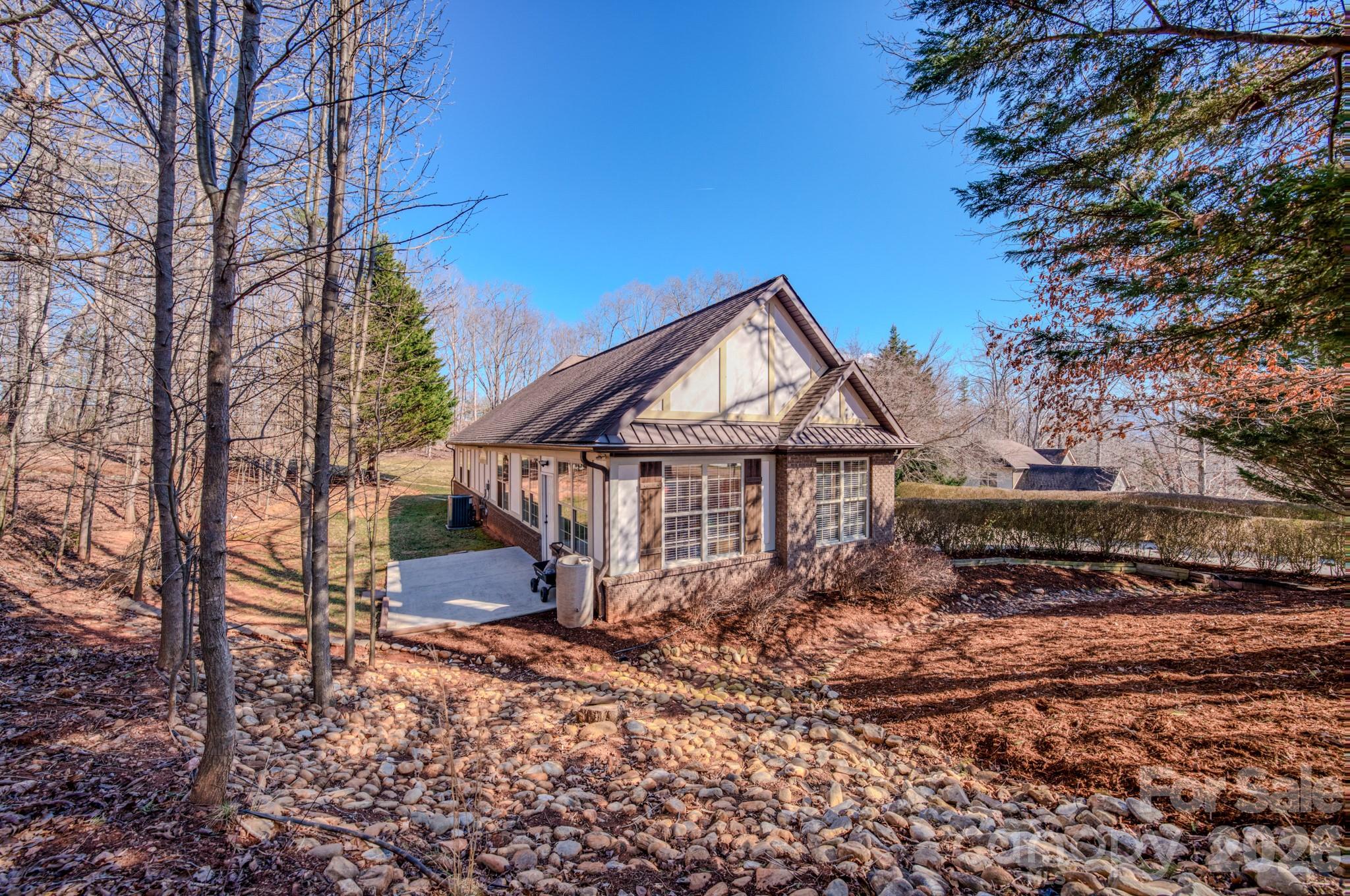 3975 Plantation Drive — Morganton
