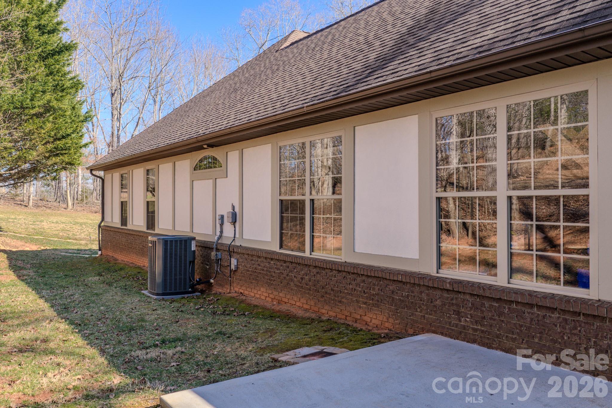 3975 Plantation Drive — Morganton