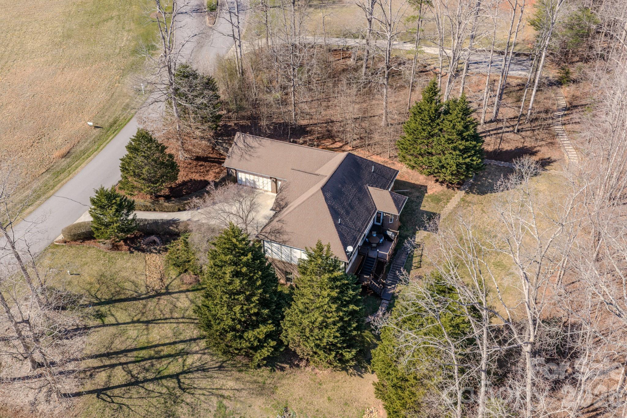 3975 Plantation Drive — Morganton