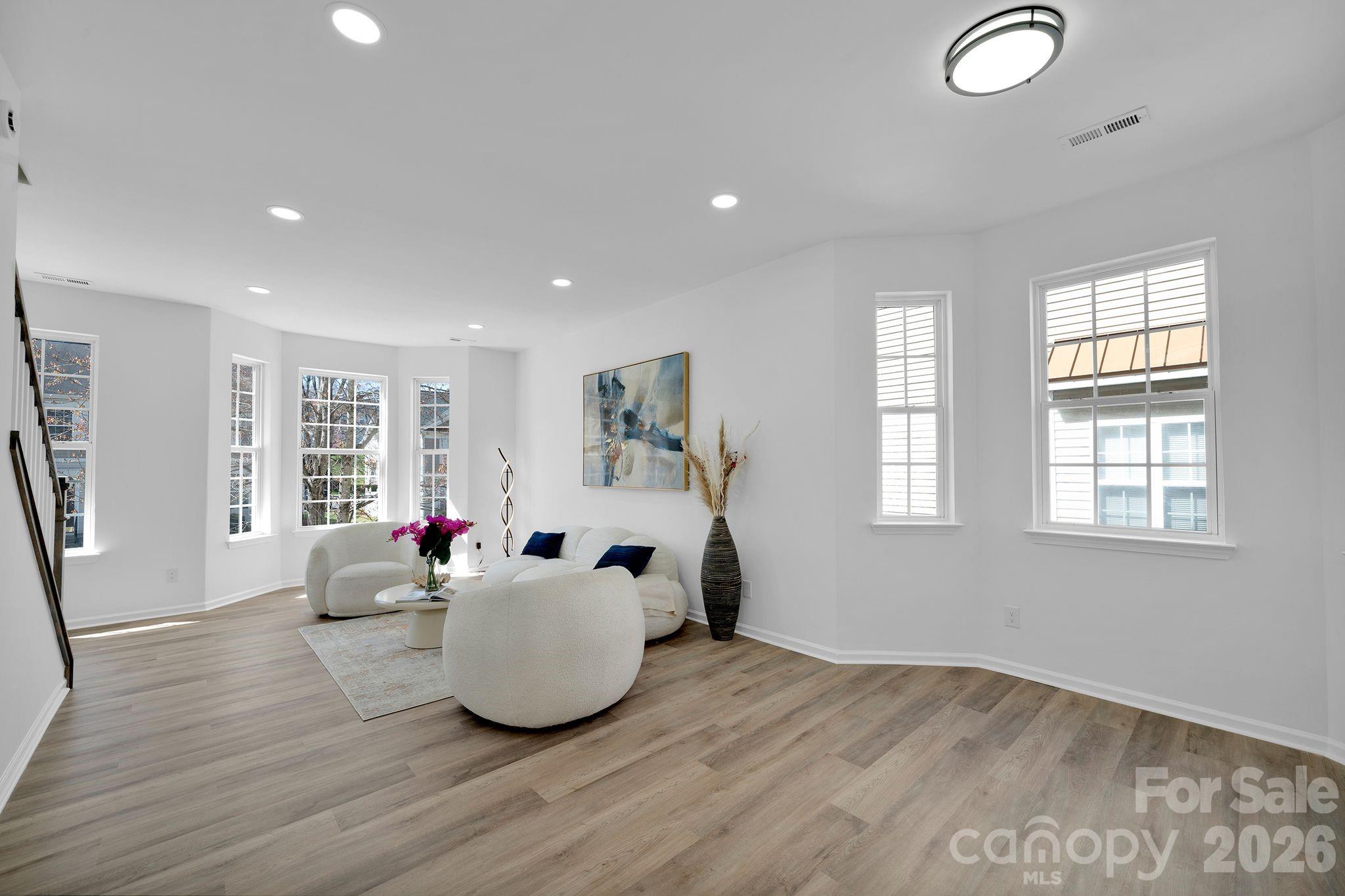 8131 Kings Creek Drive — Charlotte