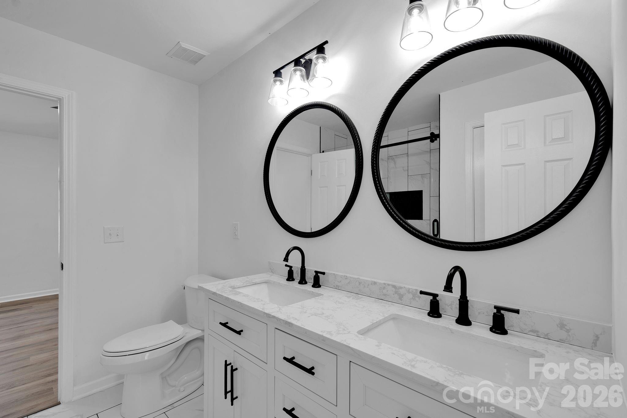 8131 Kings Creek Drive — Charlotte