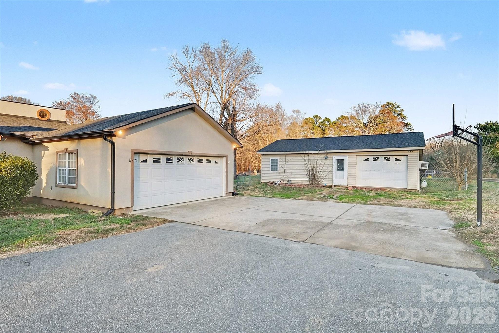 402 Shinnville Road — Mooresville