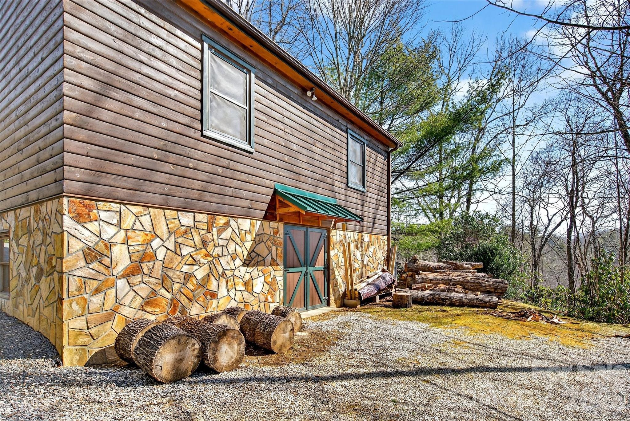 542 Allen Mountain Lane — Spruce Pine