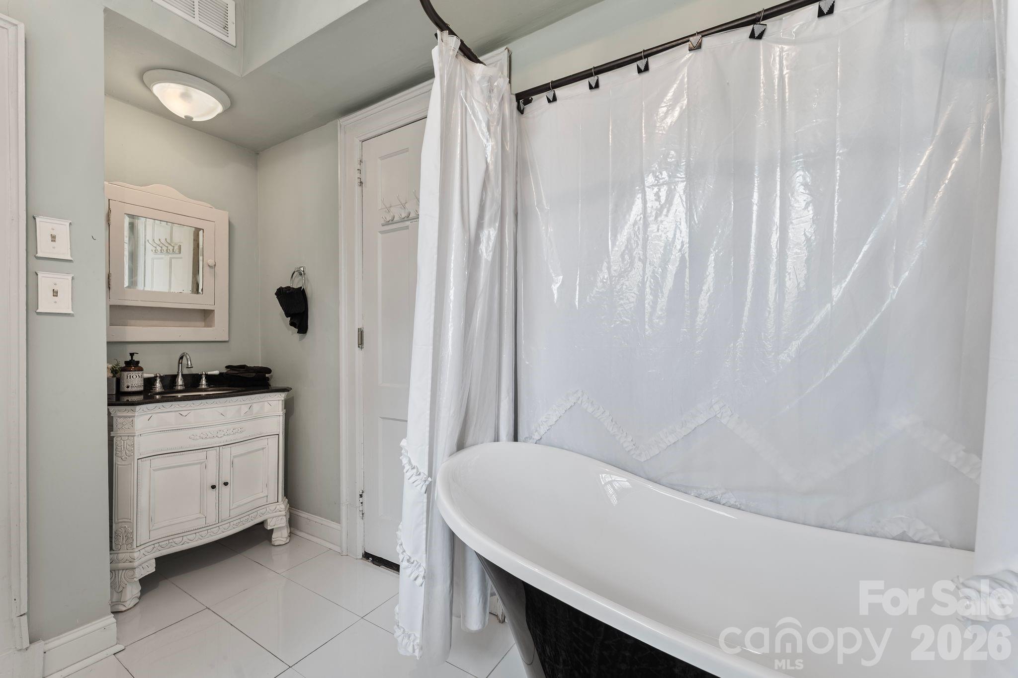 1503 Elm Street — Conway