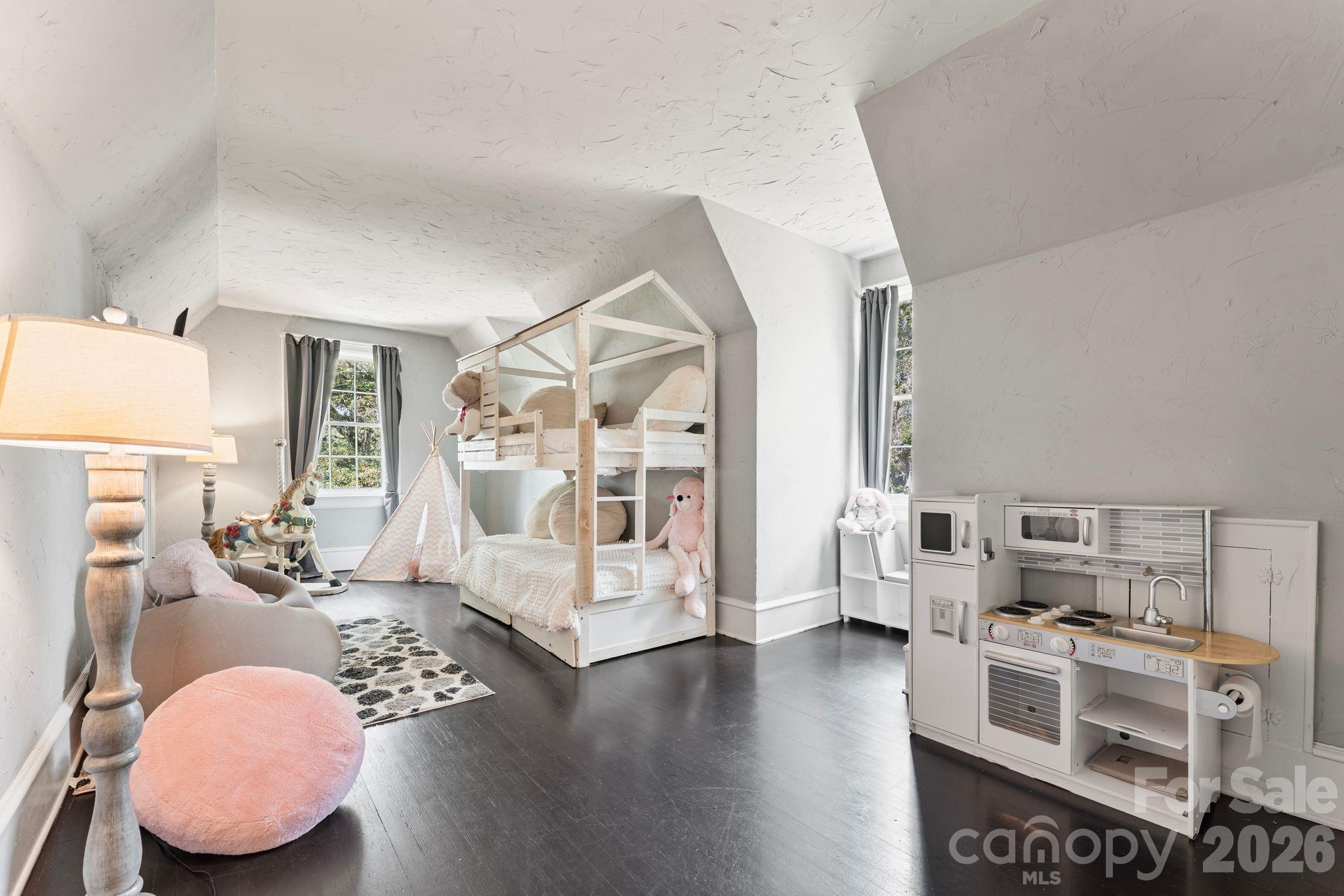 1503 Elm Street — Conway