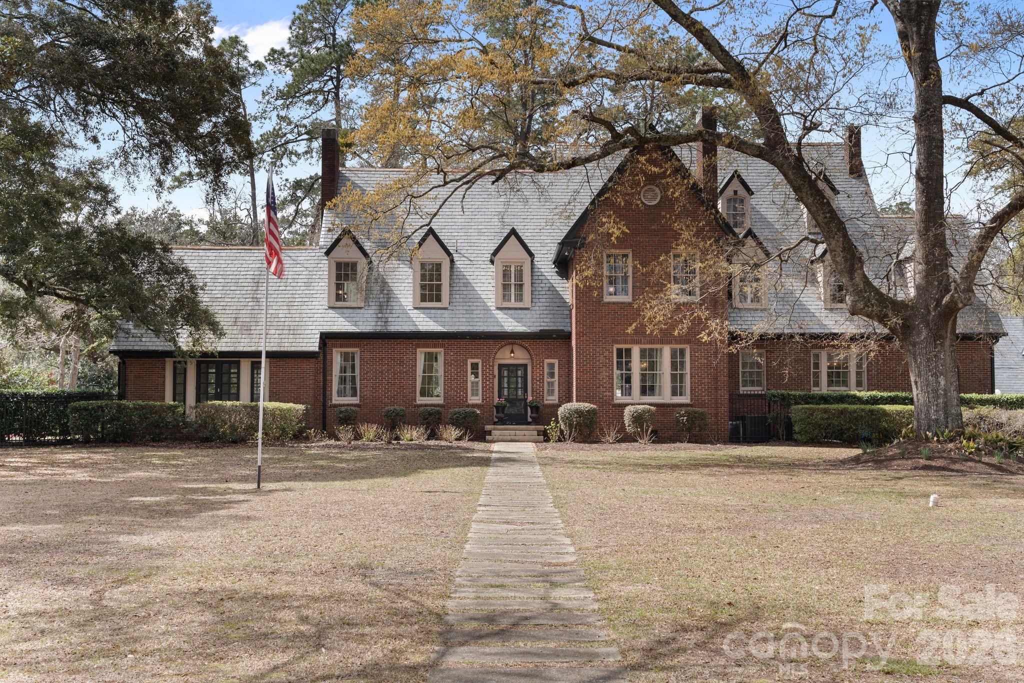 1503 Elm Street — Conway