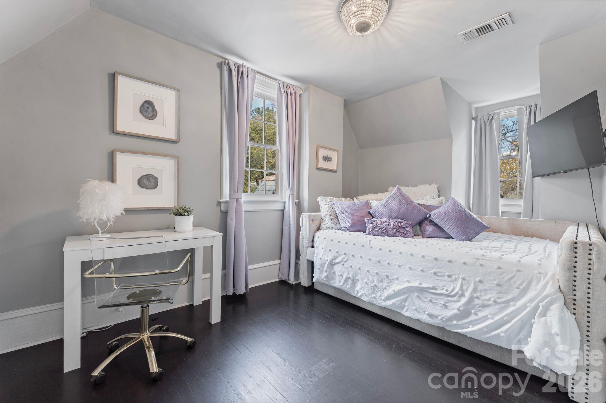 1503 Elm Street — Conway