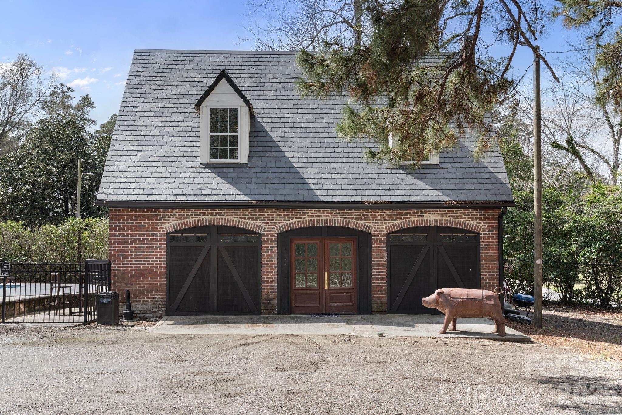 1503 Elm Street — Conway