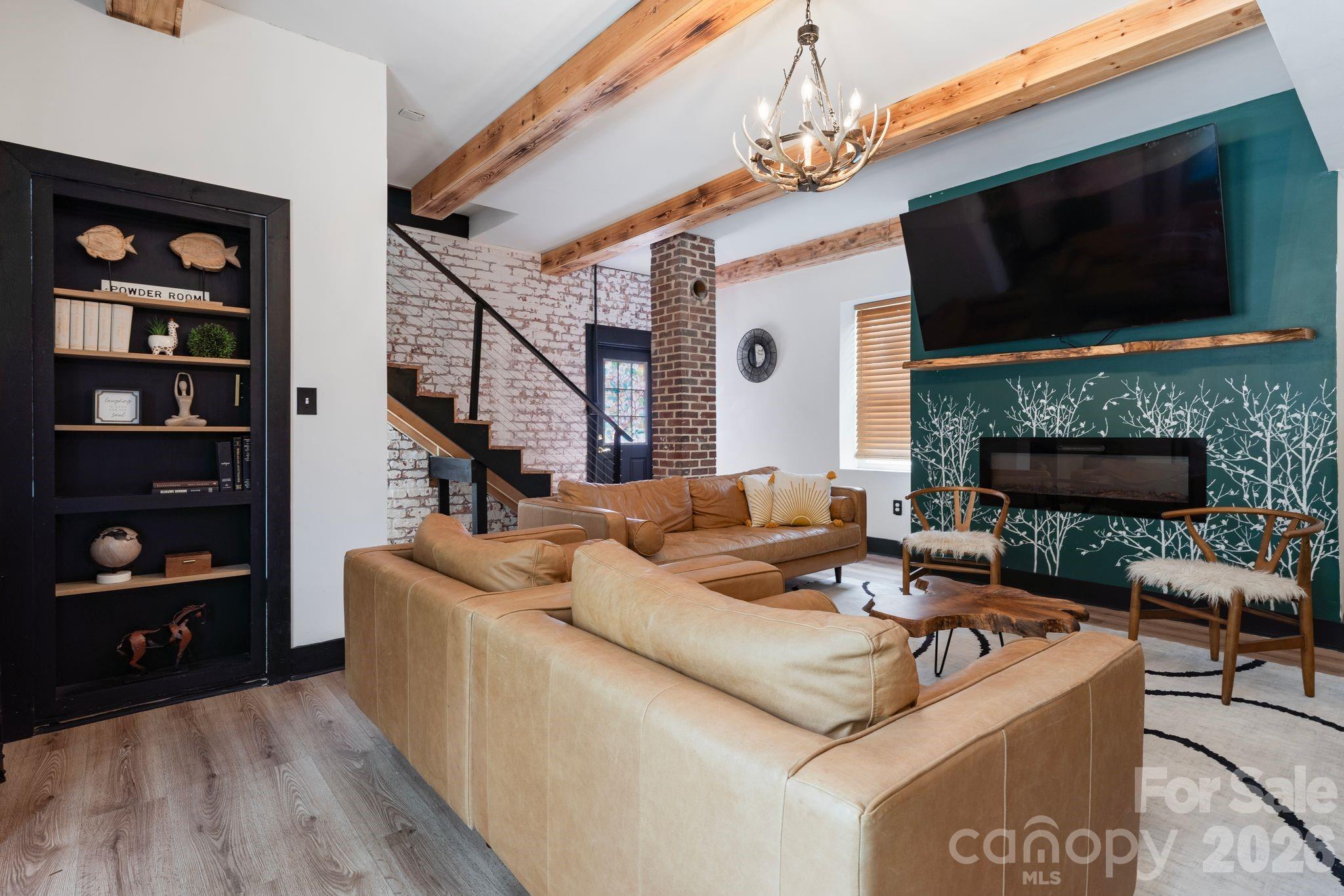 1503 Elm Street — Conway