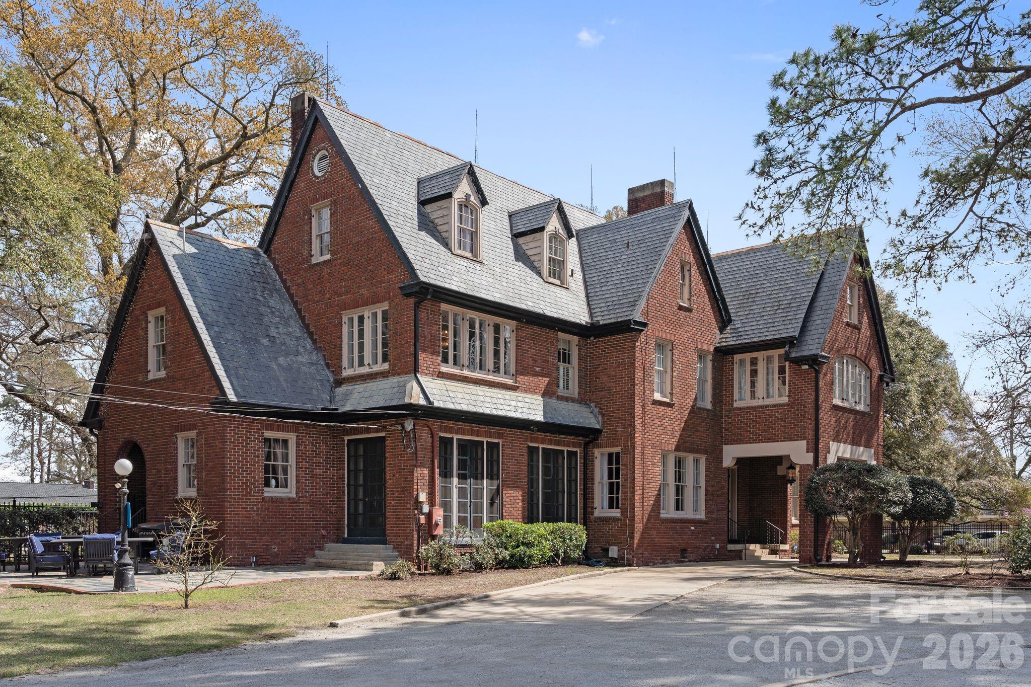 1503 Elm Street — Conway