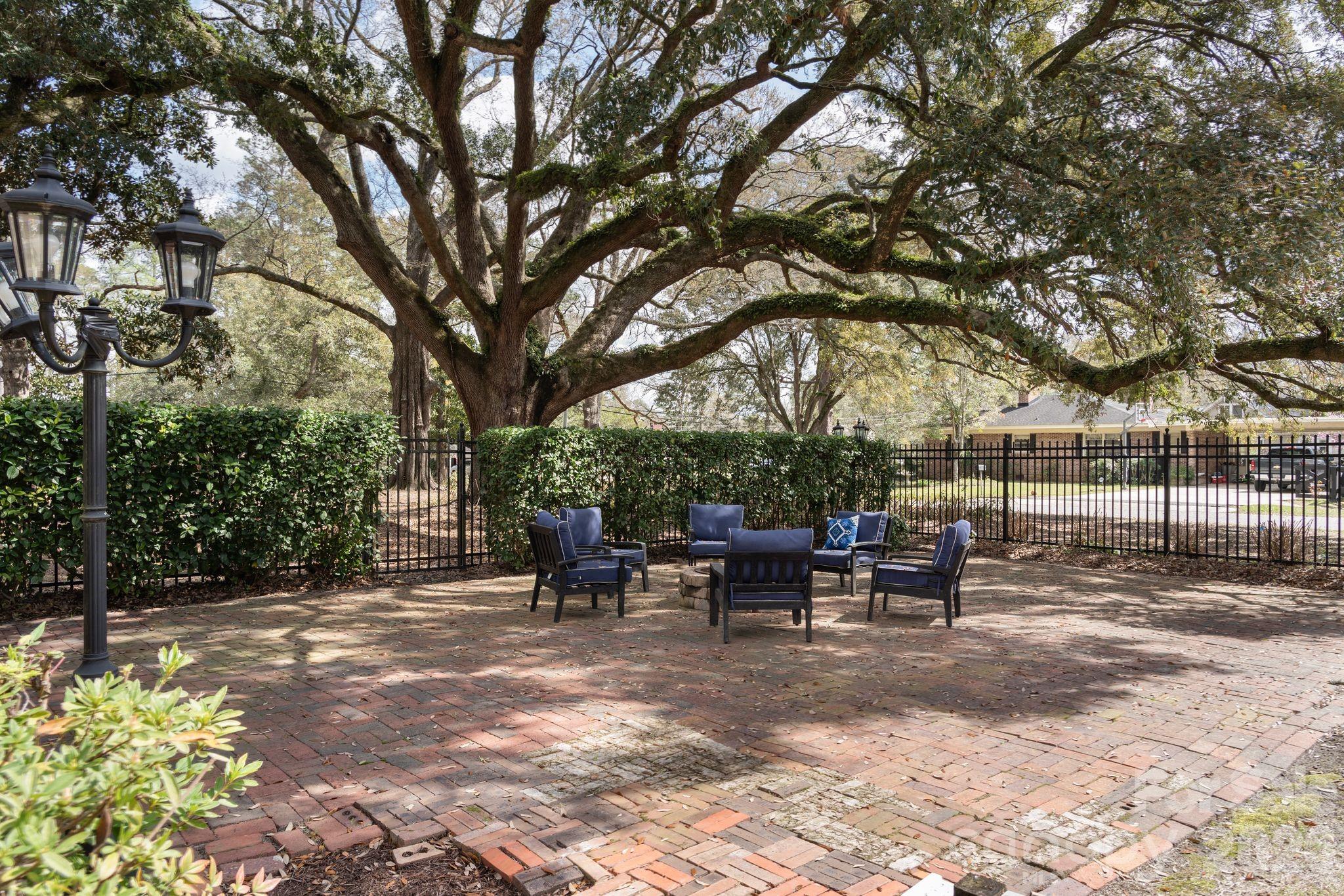 1503 Elm Street — Conway