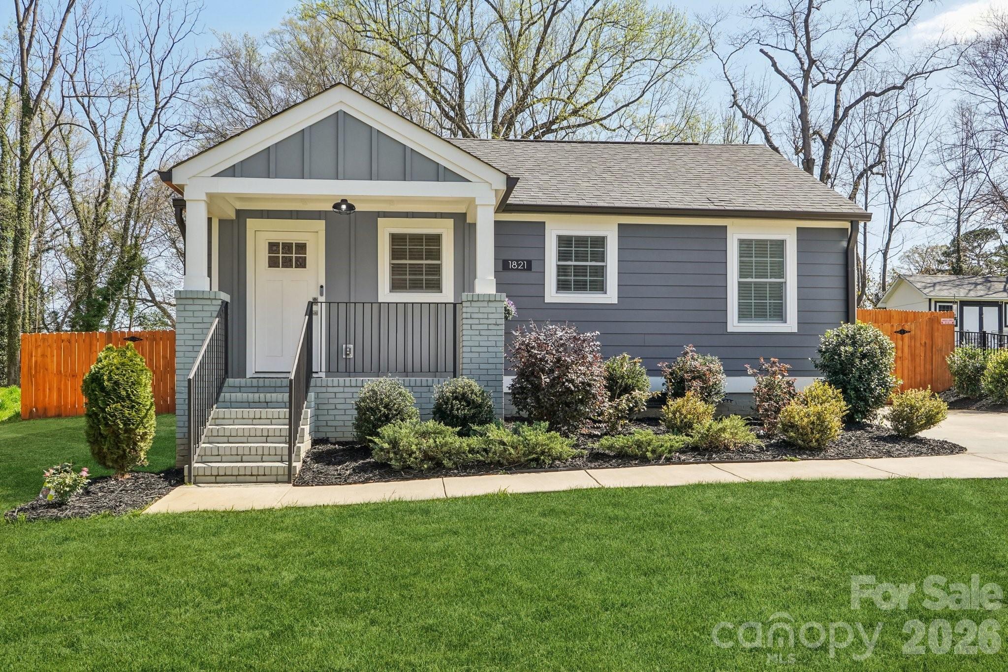 1821 Garibaldi Avenue — Charlotte