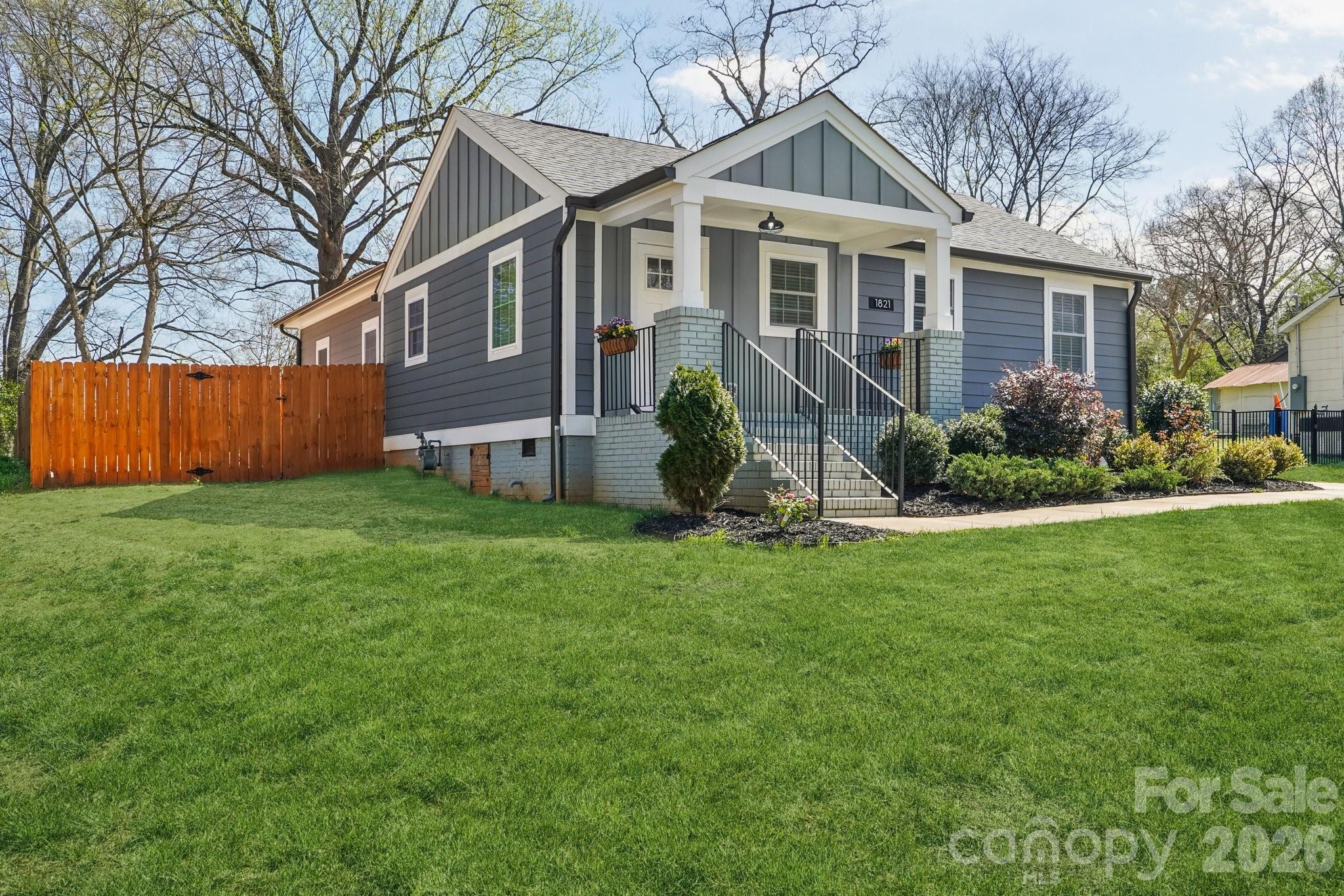 1821 Garibaldi Avenue — Charlotte
