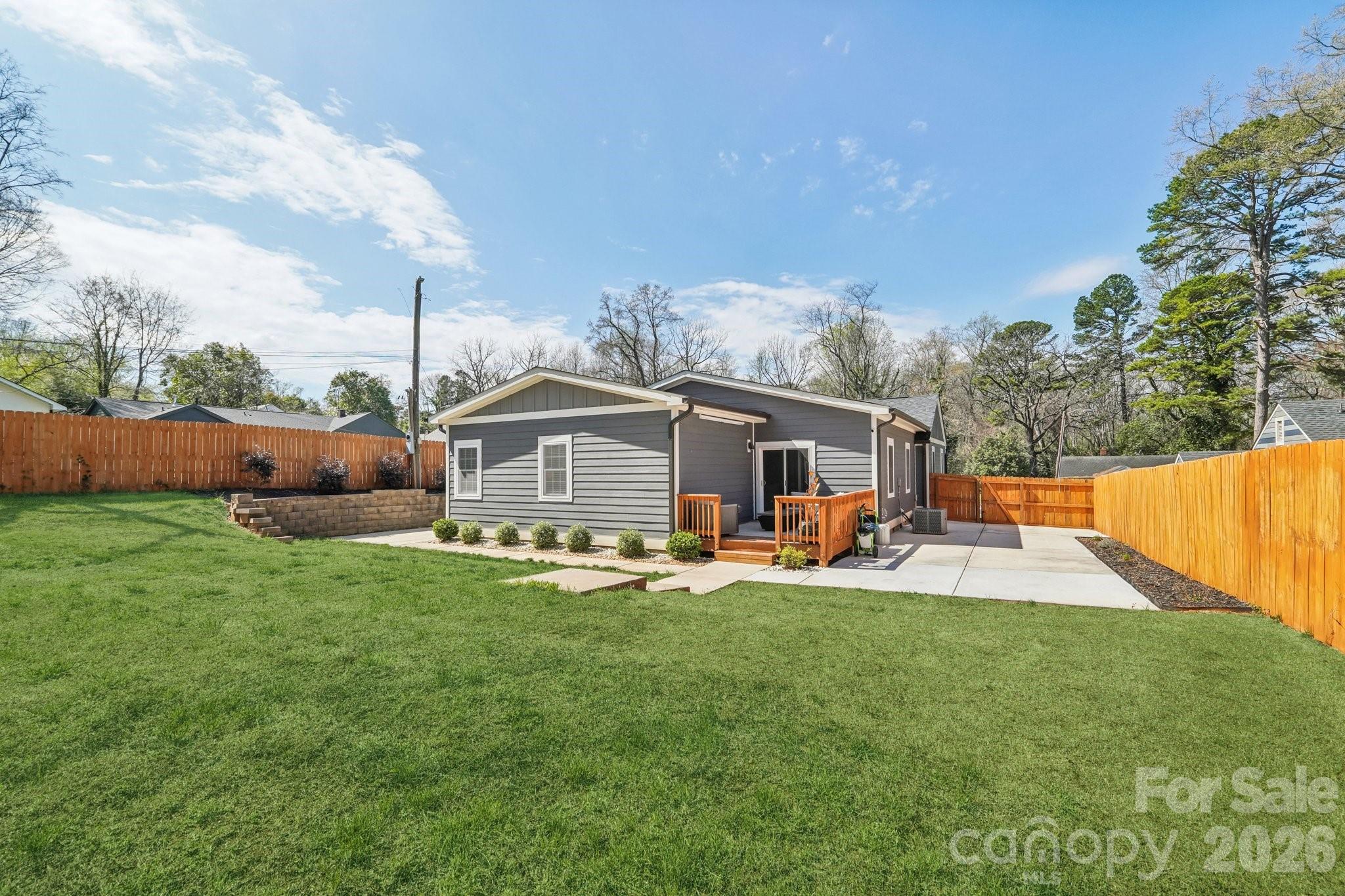 1821 Garibaldi Avenue — Charlotte