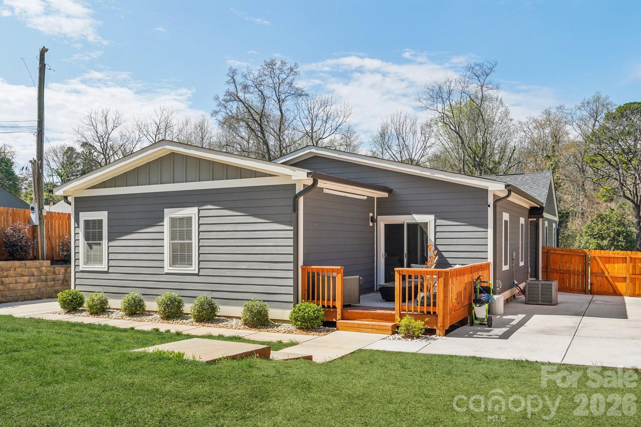 1821 Garibaldi Avenue — Charlotte