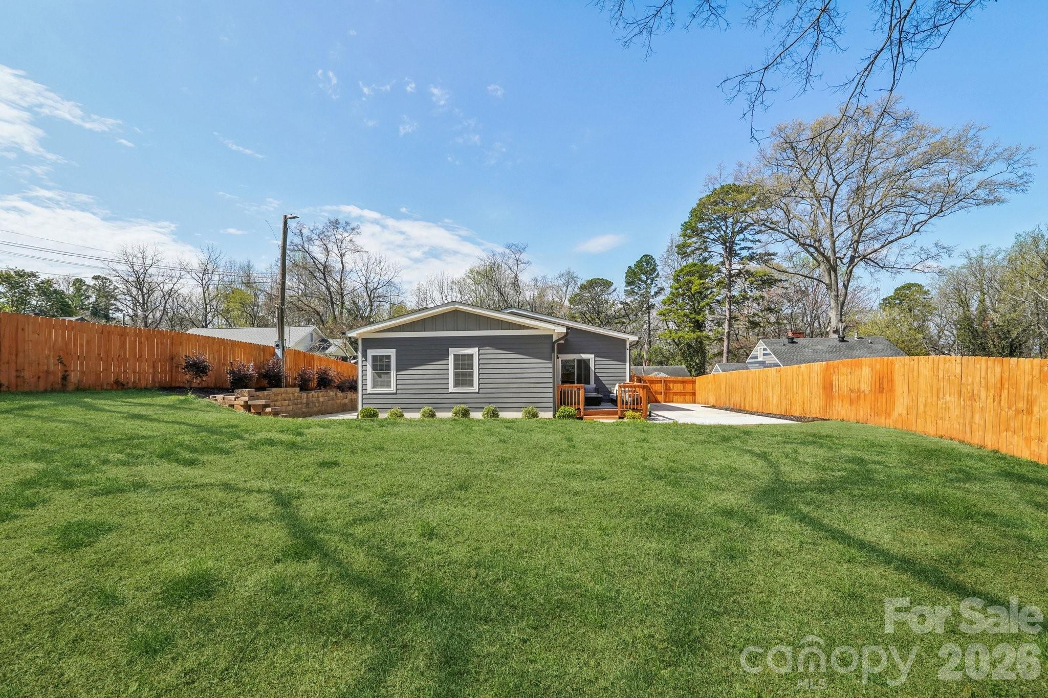 1821 Garibaldi Avenue — Charlotte