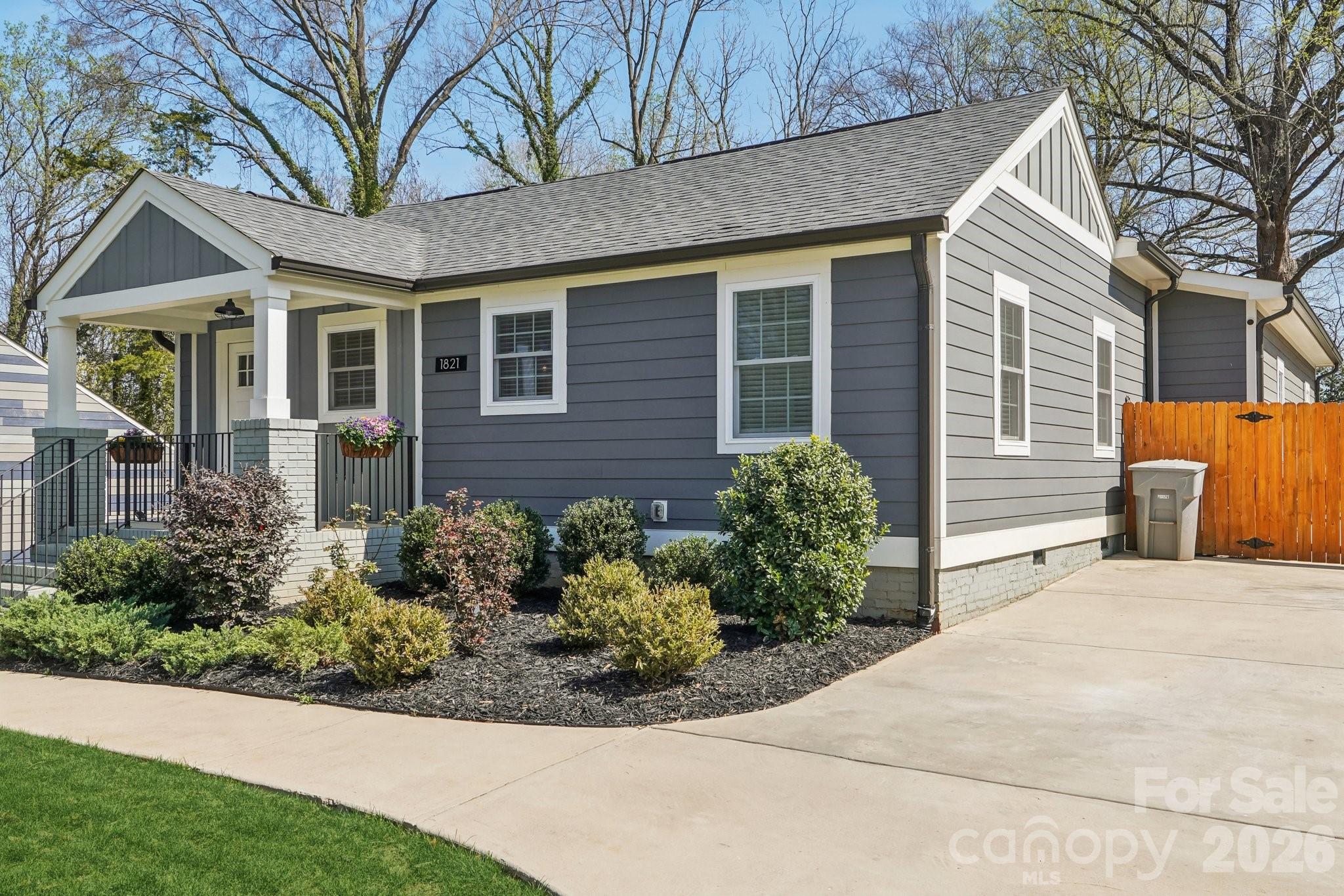 1821 Garibaldi Avenue — Charlotte