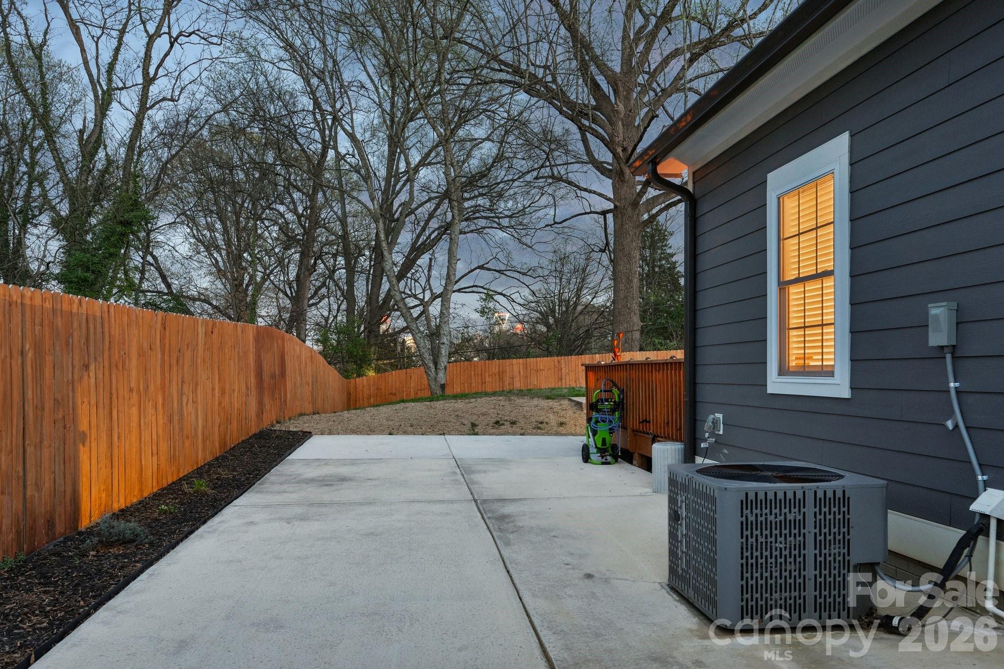 1821 Garibaldi Avenue — Charlotte
