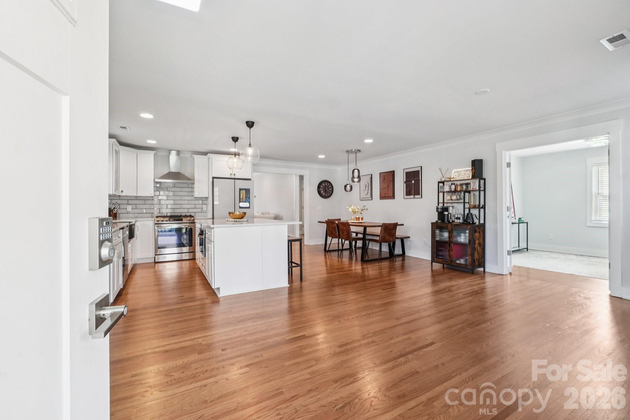 1821 Garibaldi Avenue — Charlotte