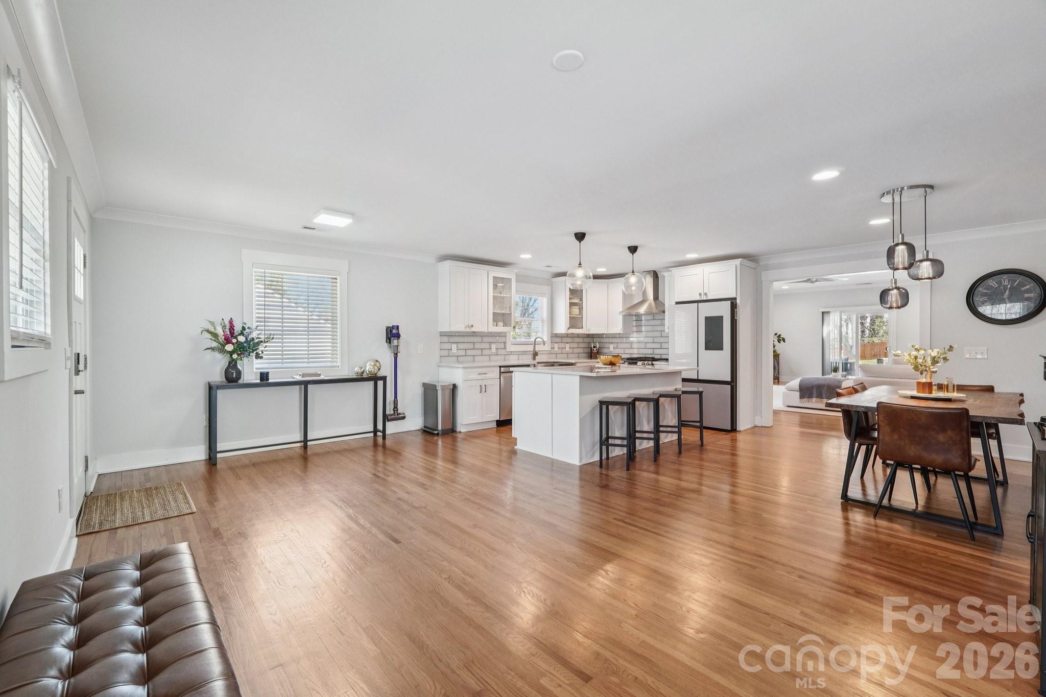 1821 Garibaldi Avenue — Charlotte