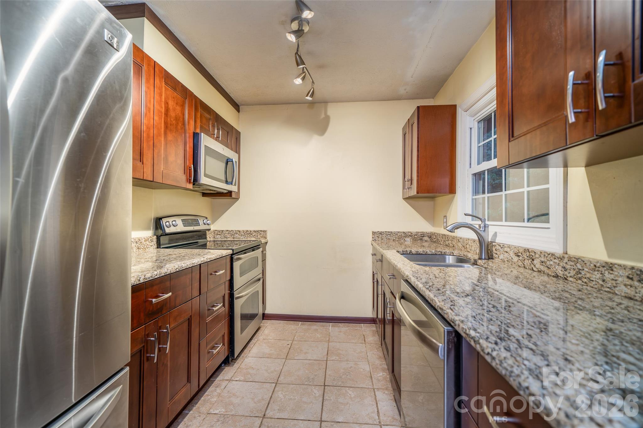 6 Hillview Circle — Asheville