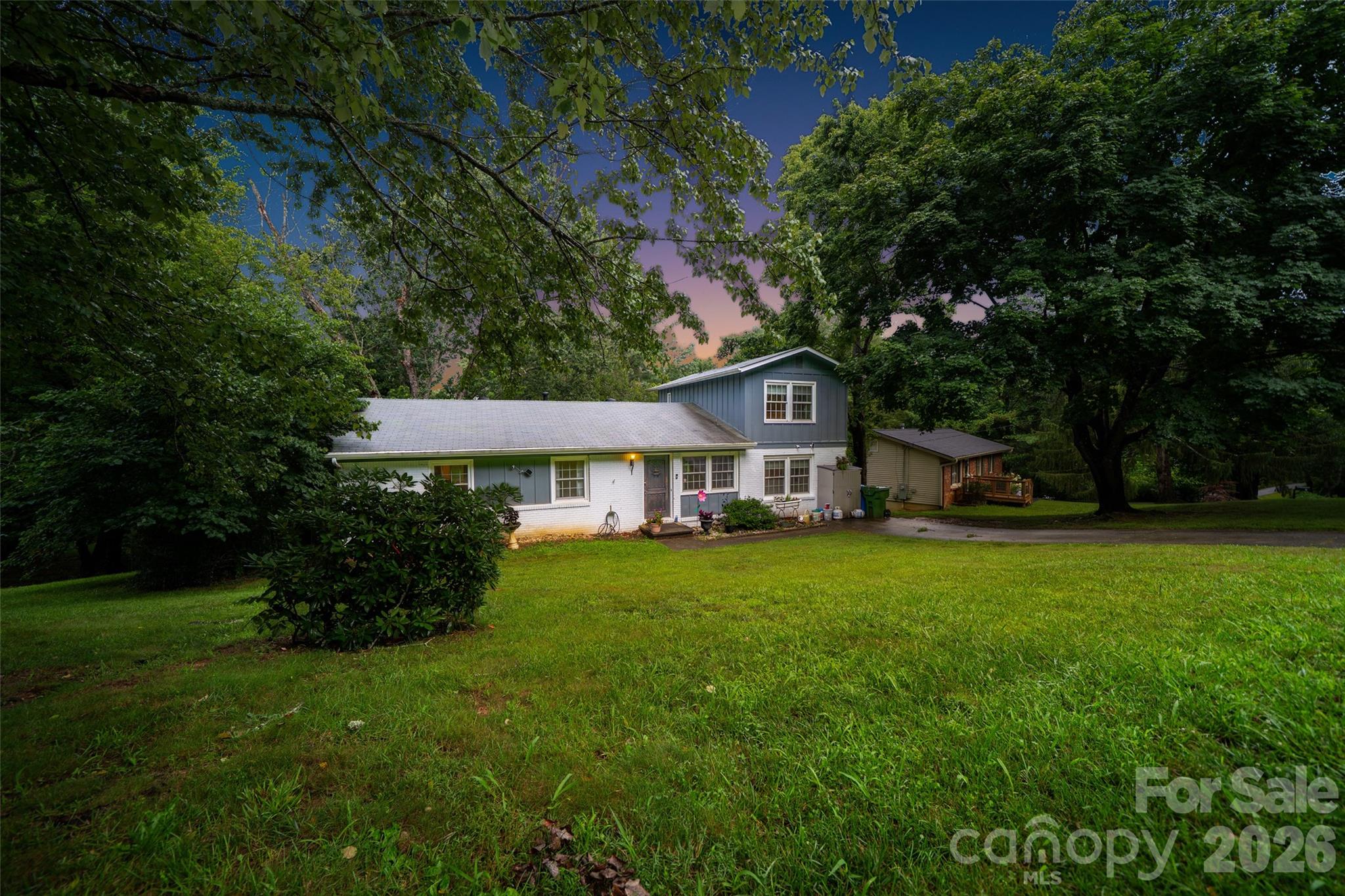 6 Hillview Circle — Asheville