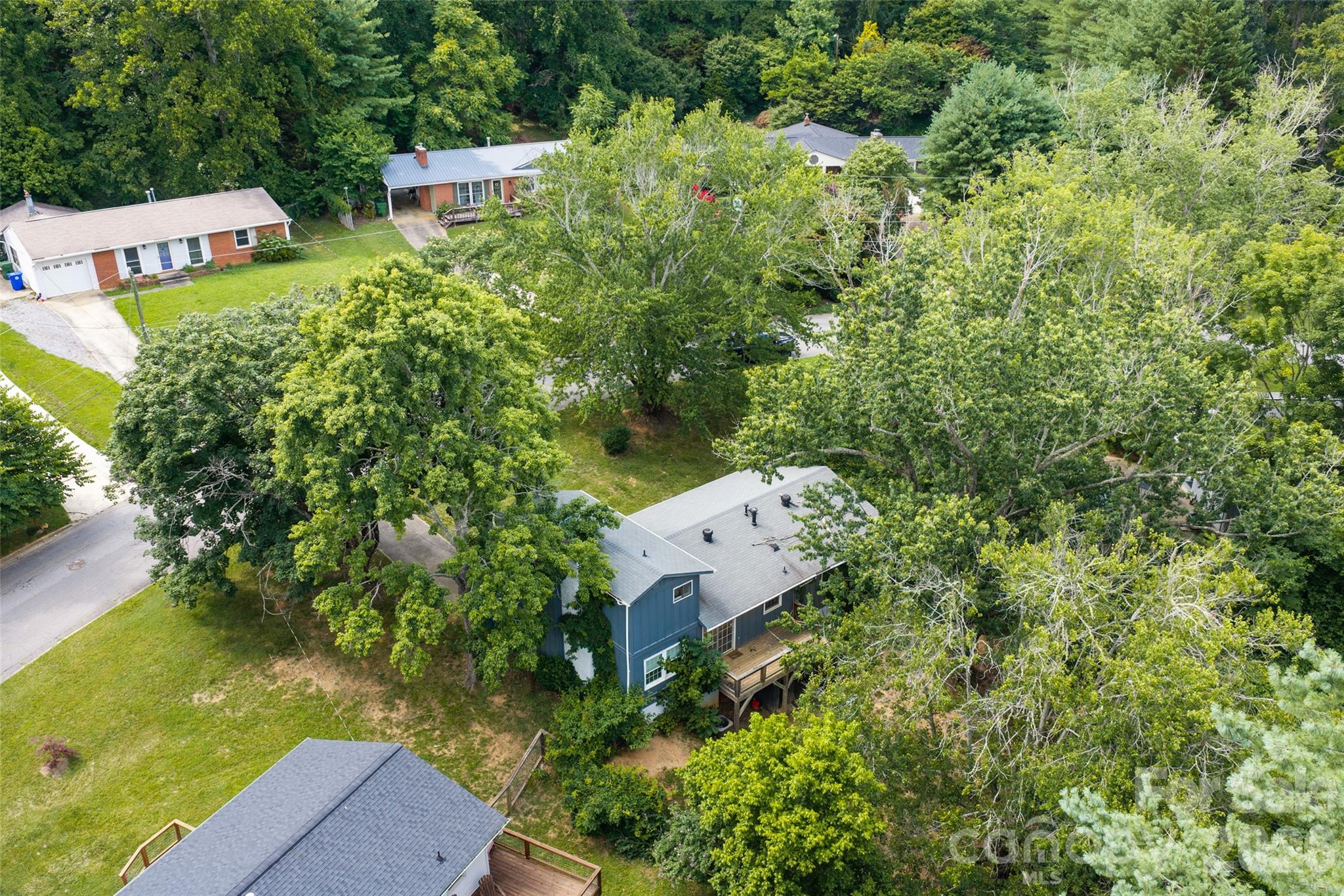 6 Hillview Circle — Asheville