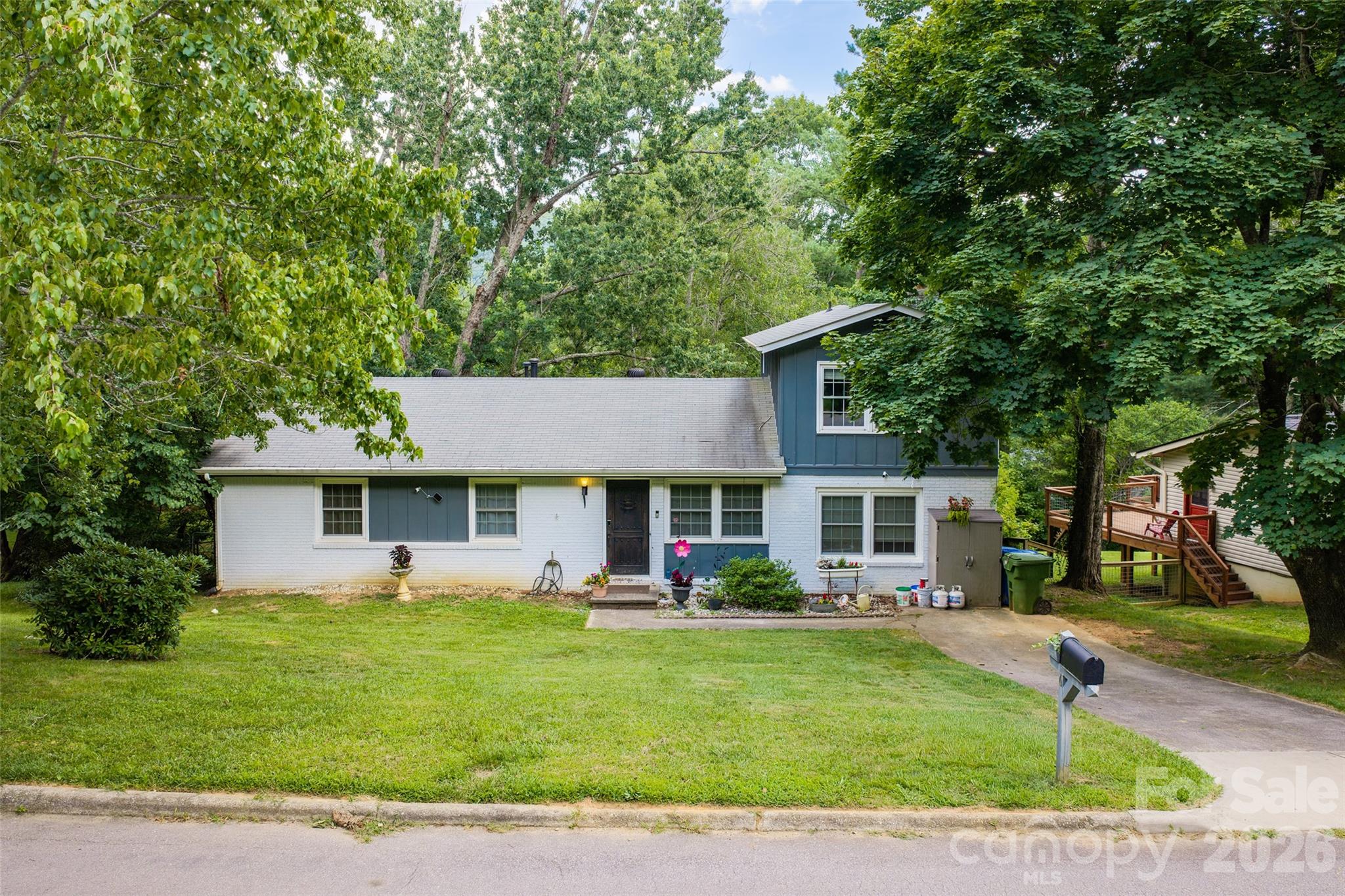 6 Hillview Circle — Asheville