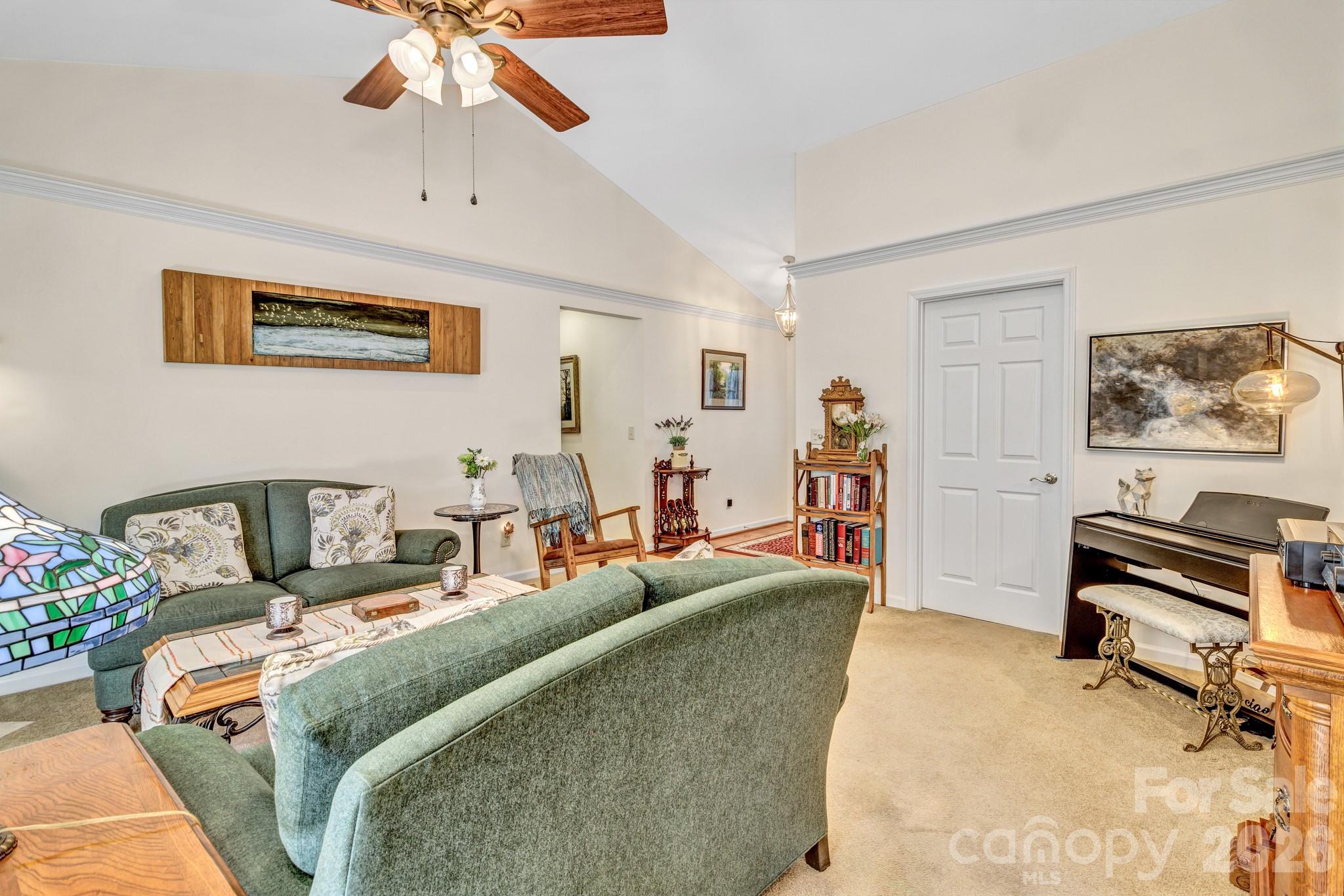 333 Charlestown Drive — Hendersonville