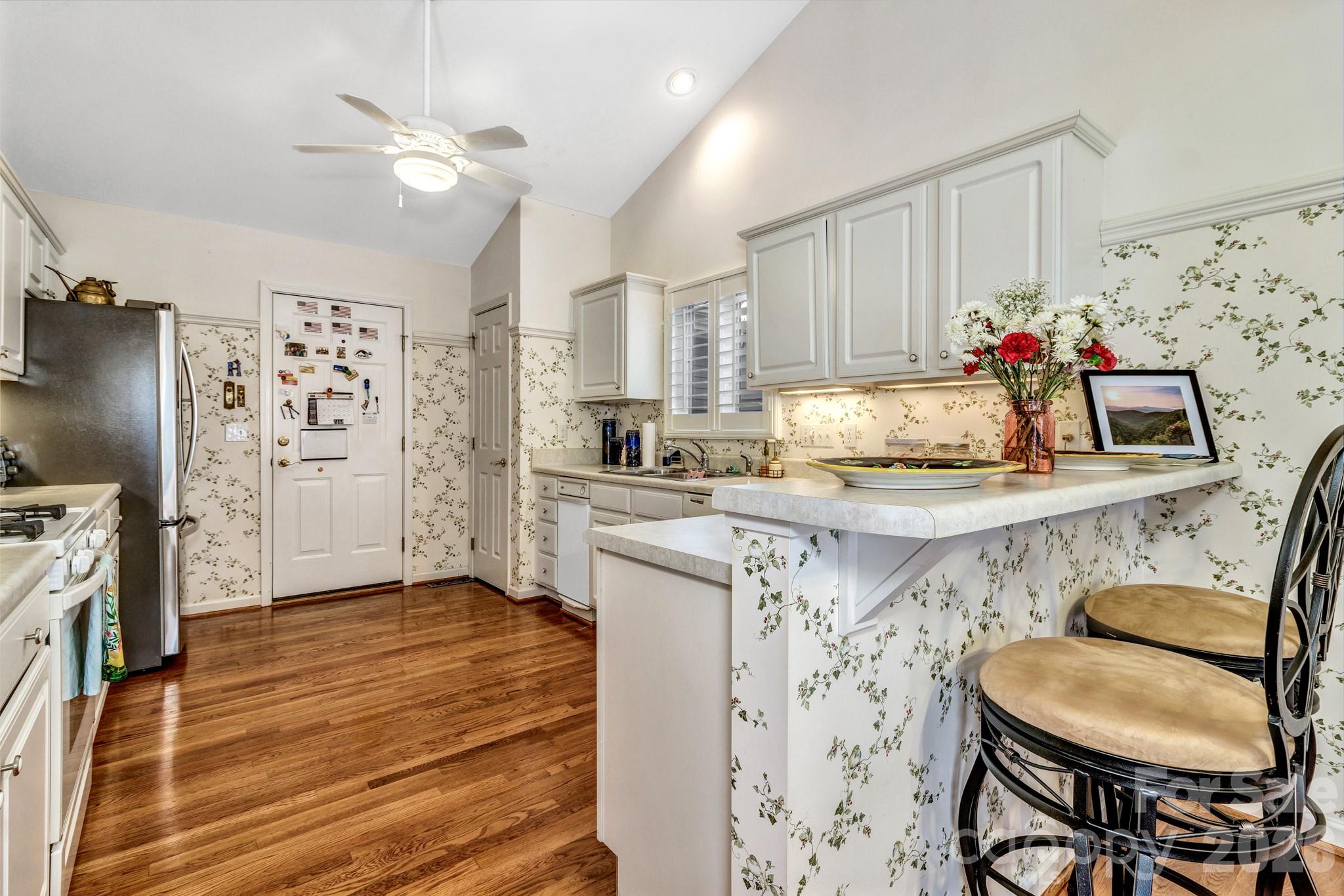 333 Charlestown Drive — Hendersonville