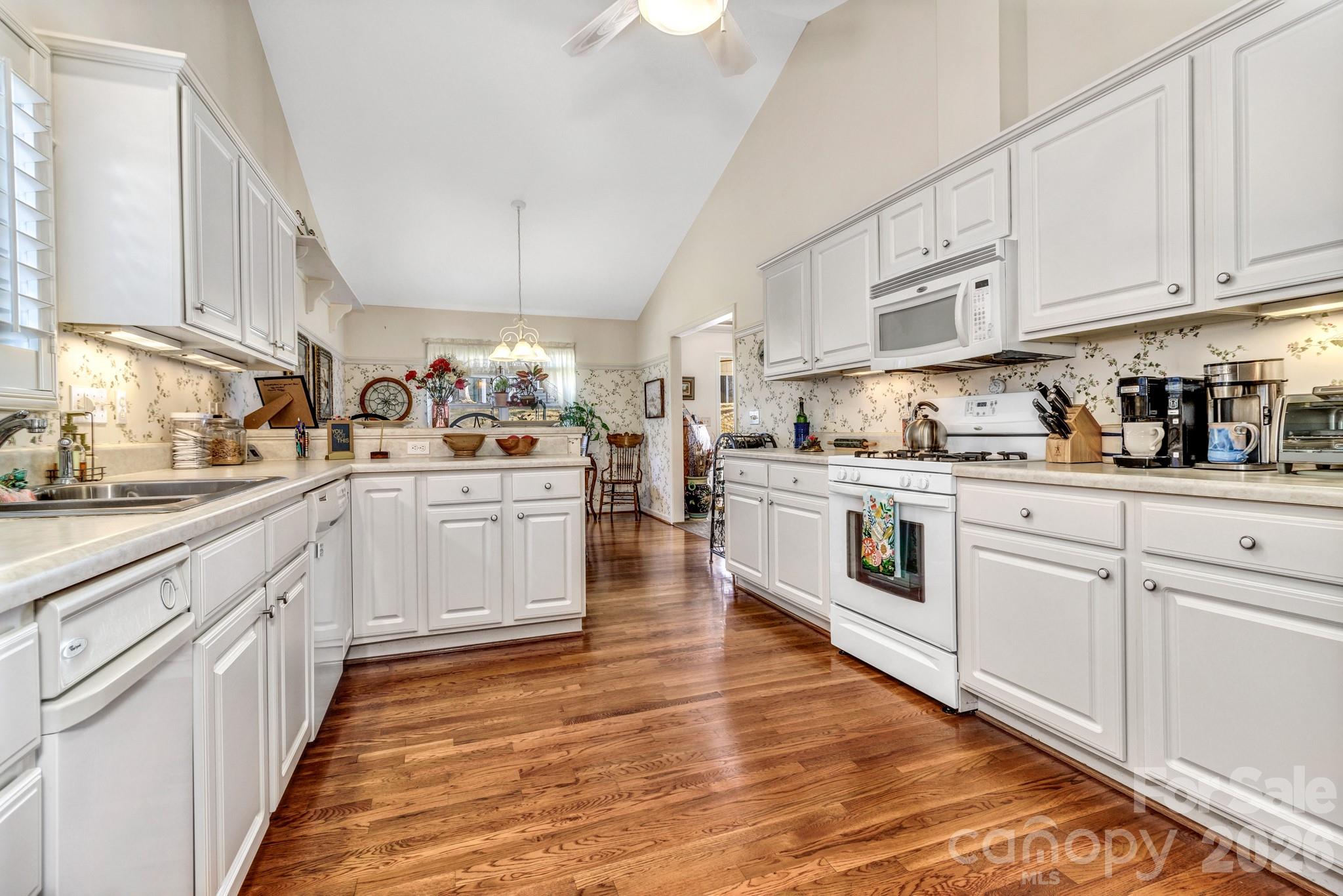 333 Charlestown Drive — Hendersonville