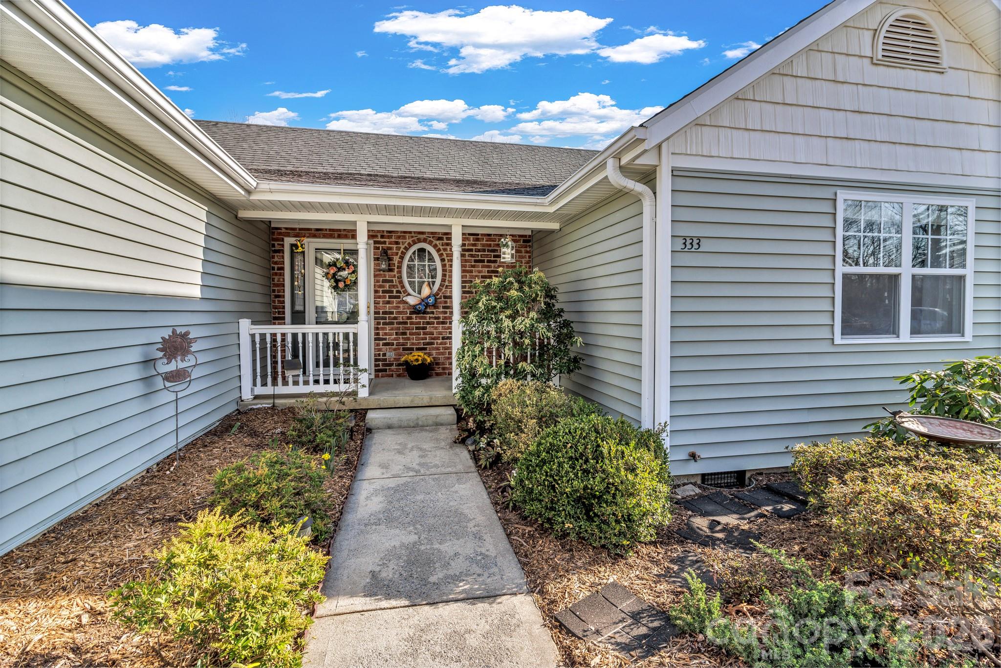 333 Charlestown Drive — Hendersonville