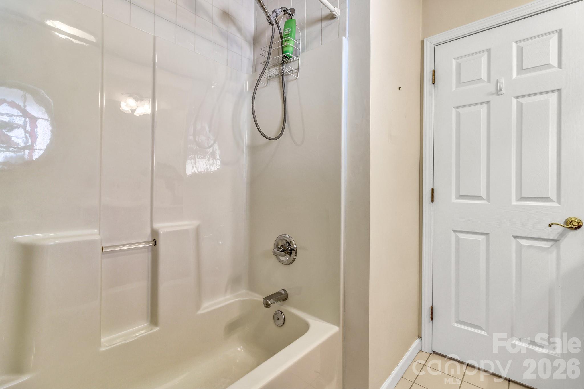 333 Charlestown Drive — Hendersonville