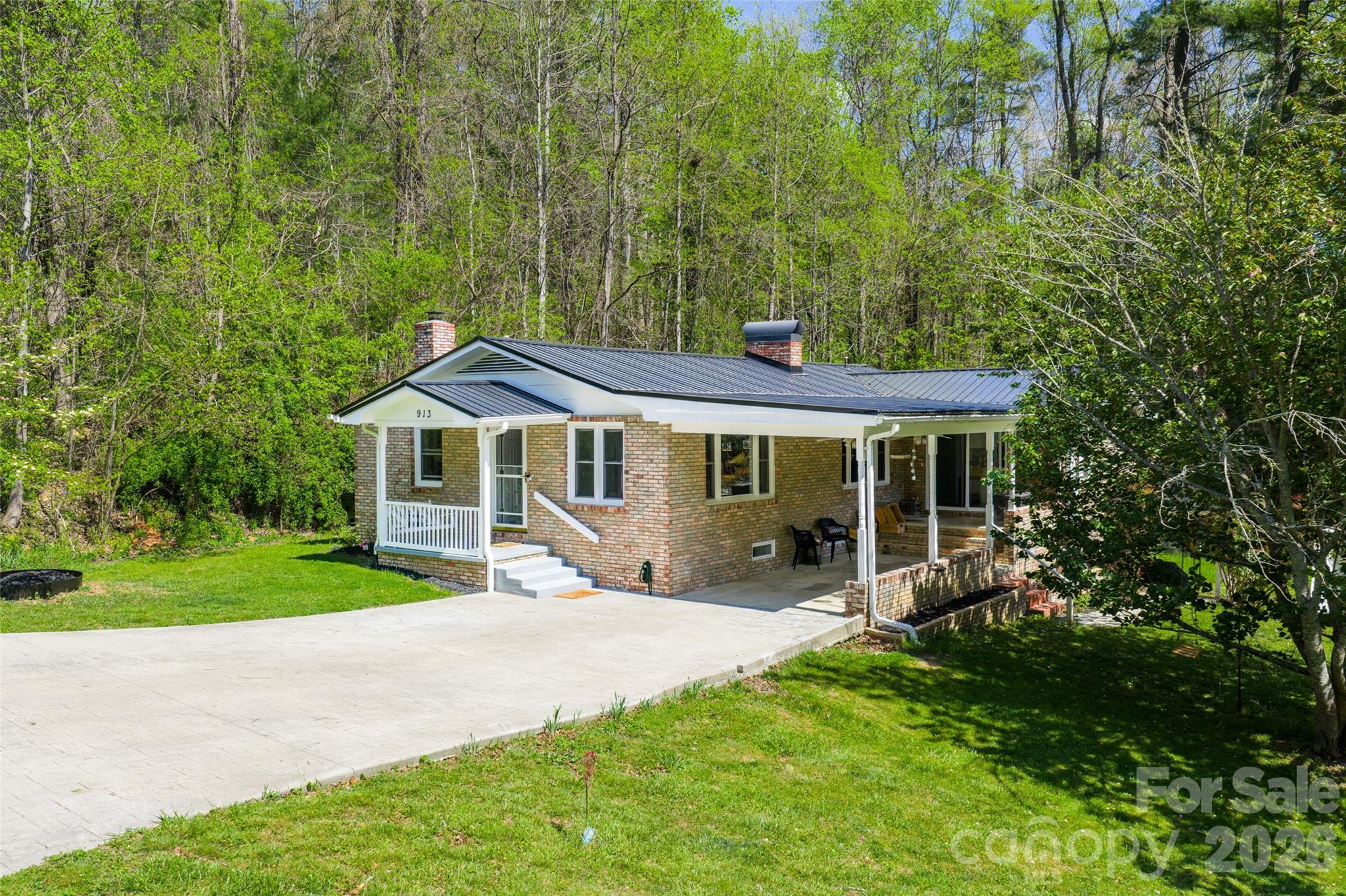 913 Dorothy Street — Hendersonville