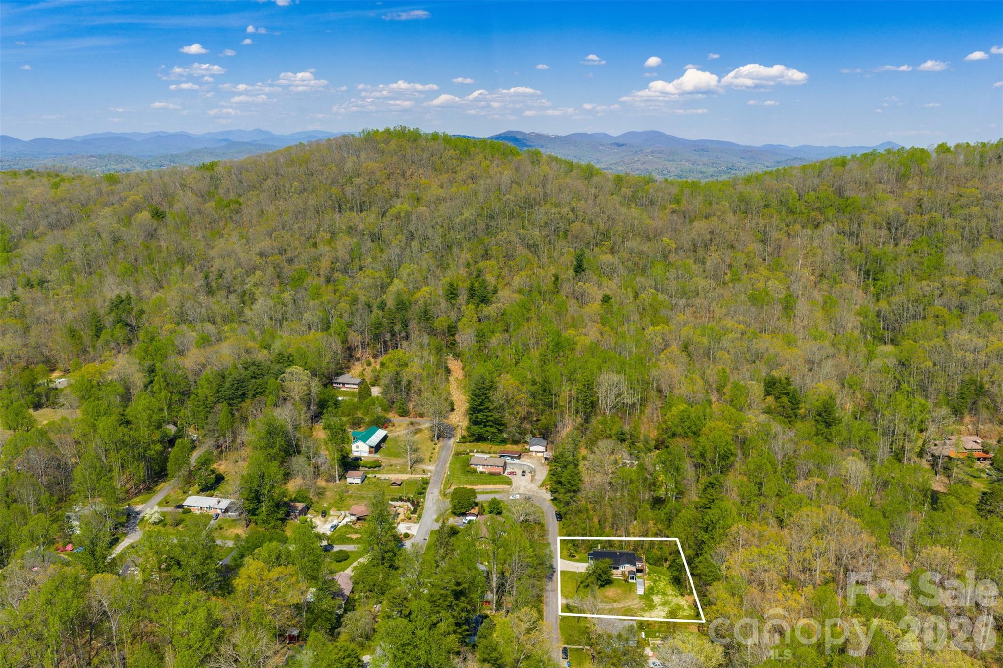 913 Dorothy Street — Hendersonville