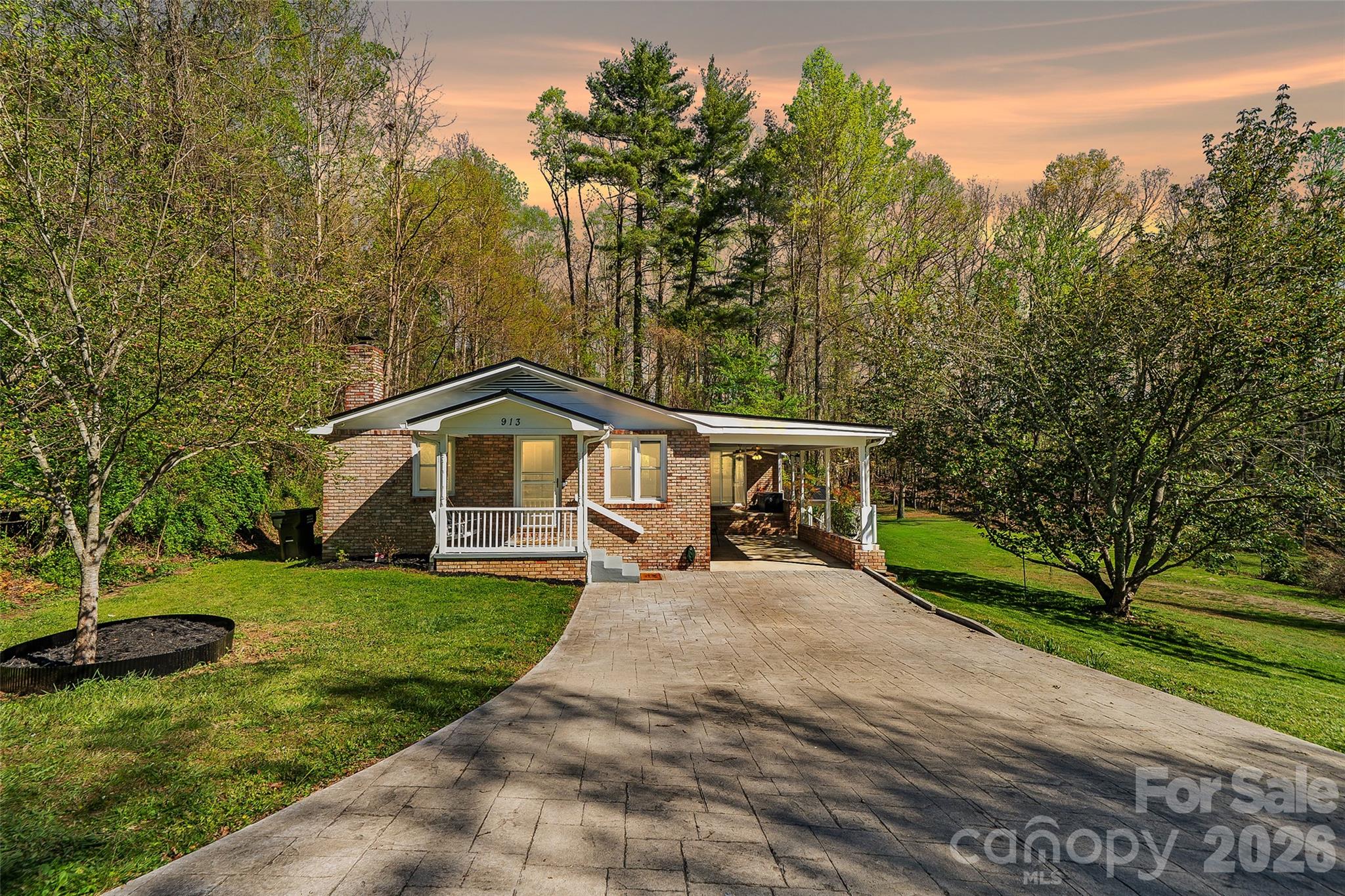 913 Dorothy Street — Hendersonville