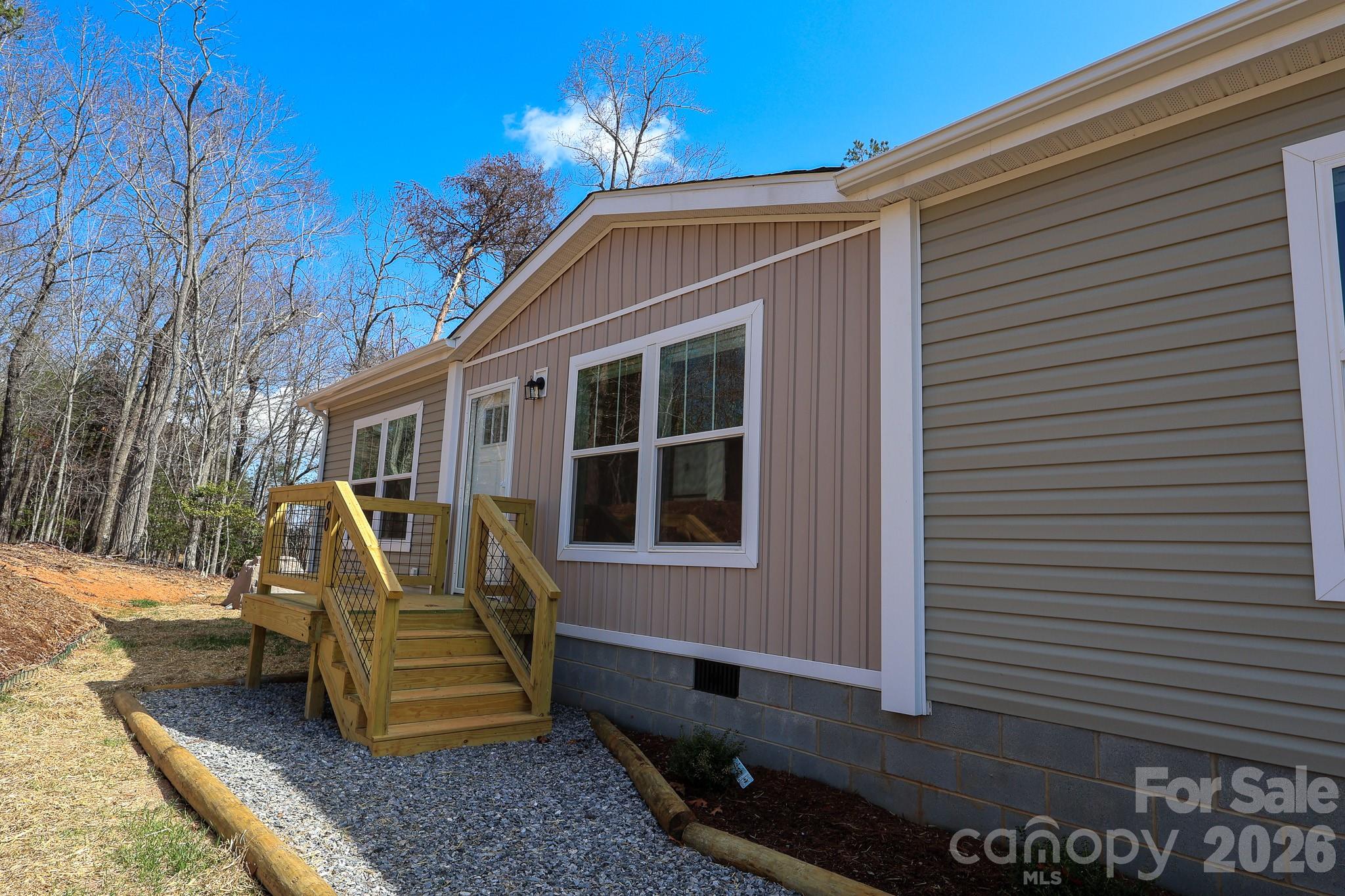 90 S Cascades Drive — Nebo