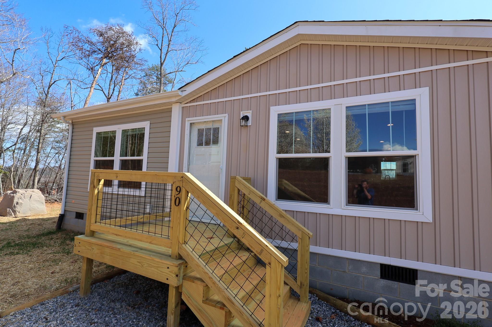 90 S Cascades Drive — Nebo