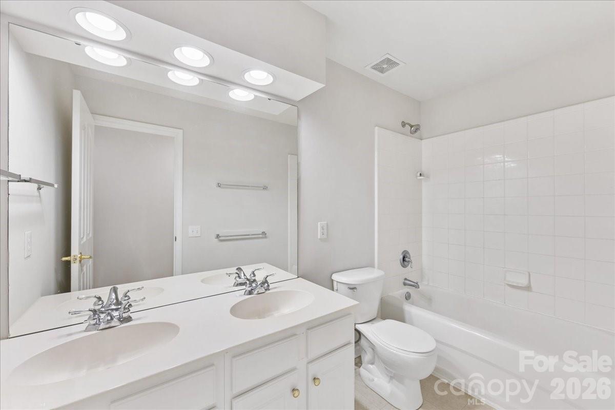 11143 Knight Castle Drive #20 — Charlotte