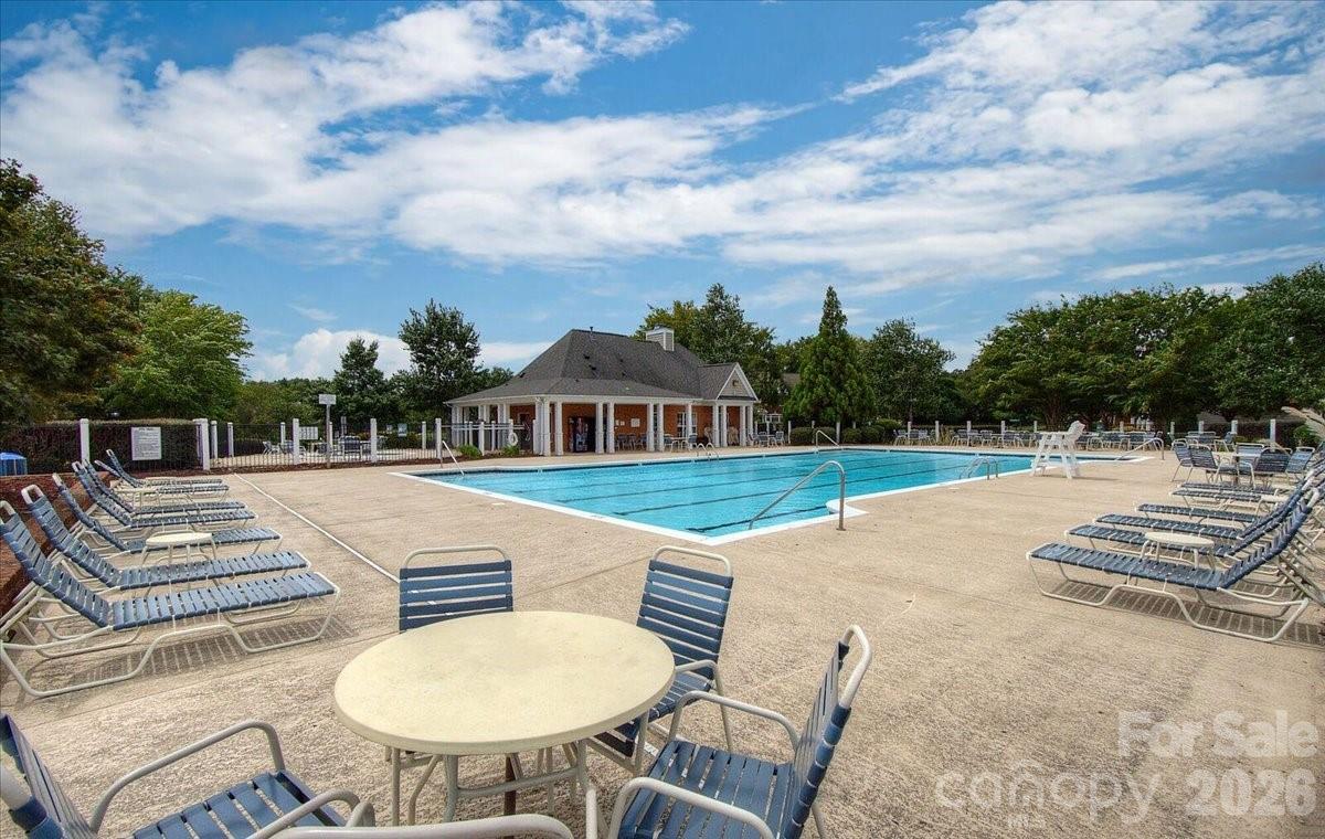 11143 Knight Castle Drive #20 — Charlotte
