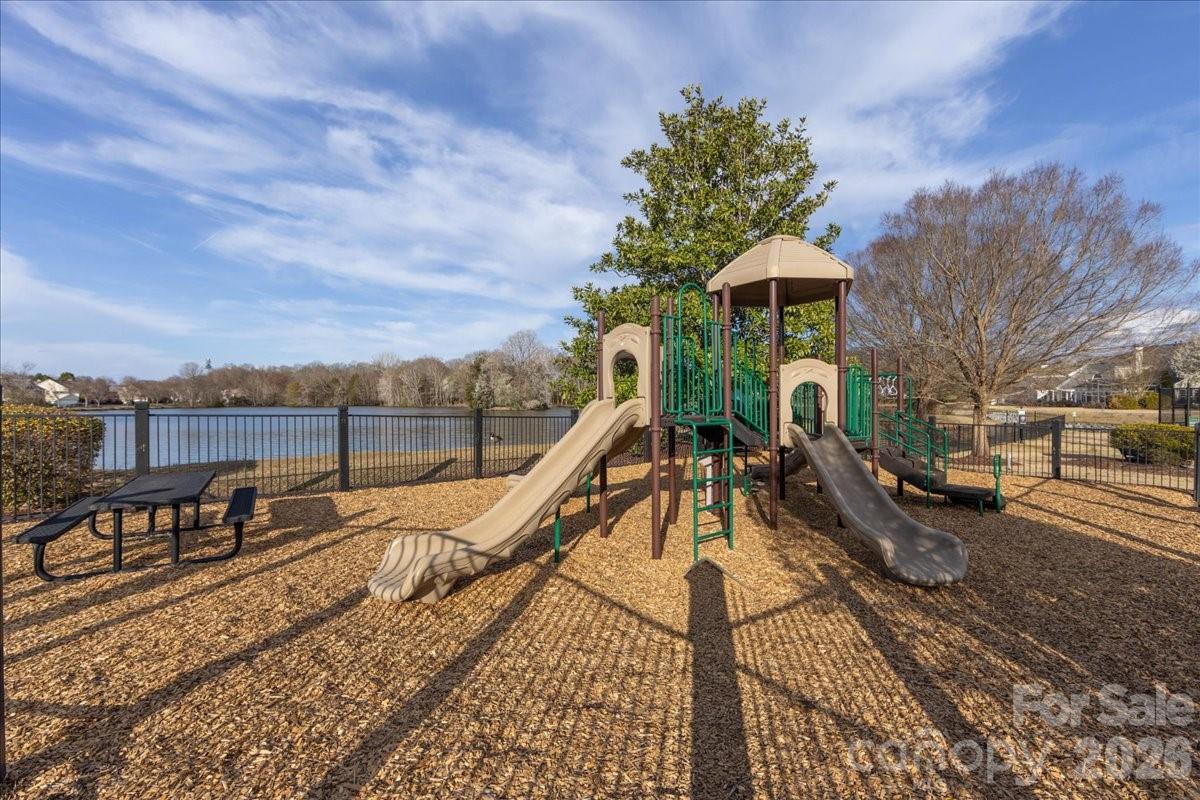 11143 Knight Castle Drive #20 — Charlotte