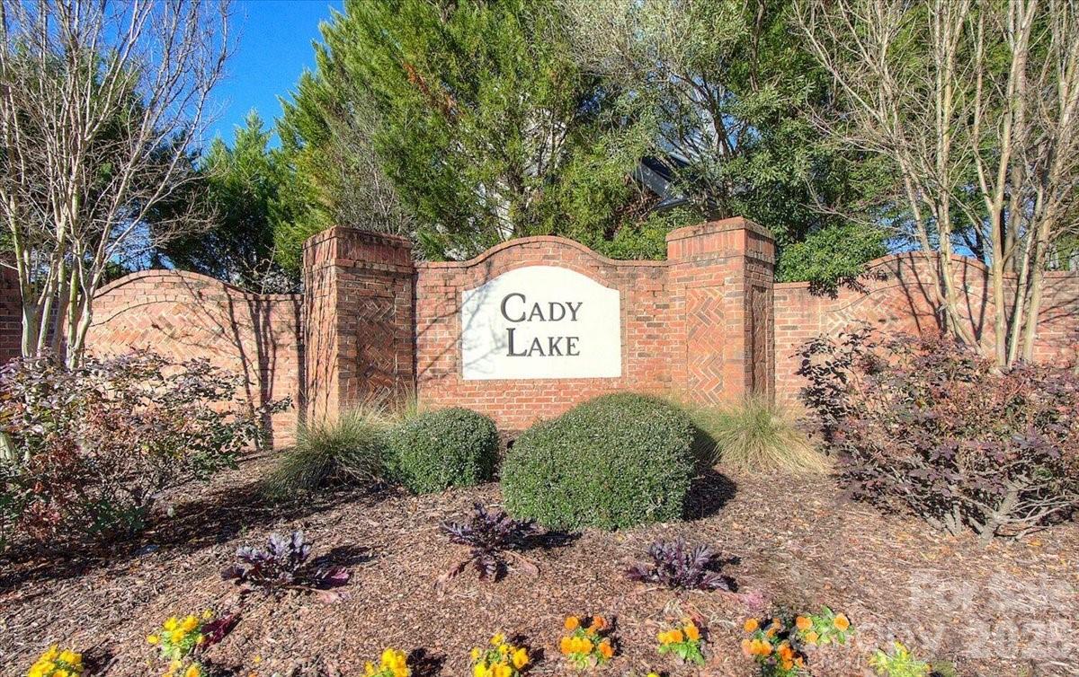 11143 Knight Castle Drive #20 — Charlotte