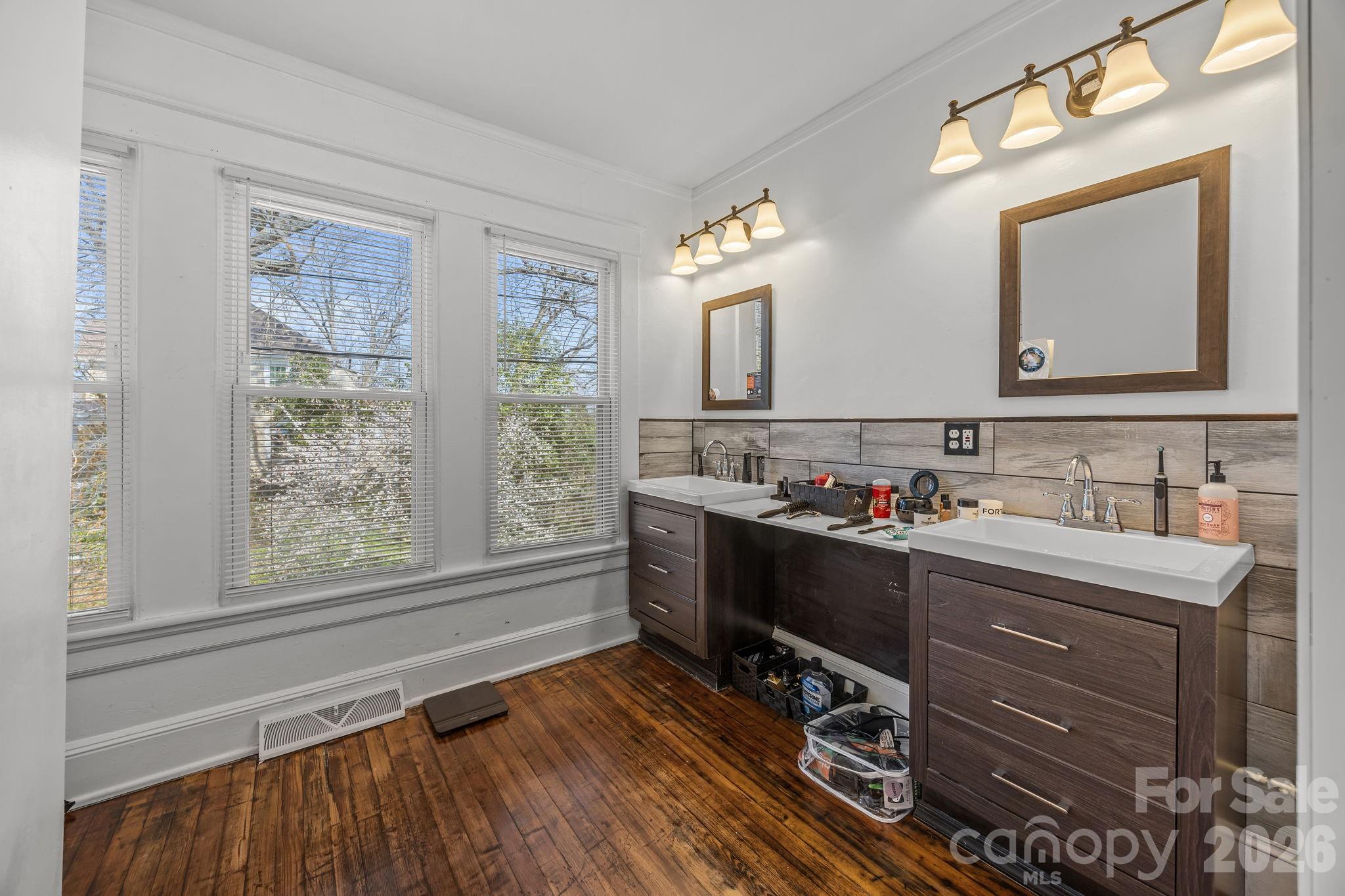 127 S Patterson Street — Statesville