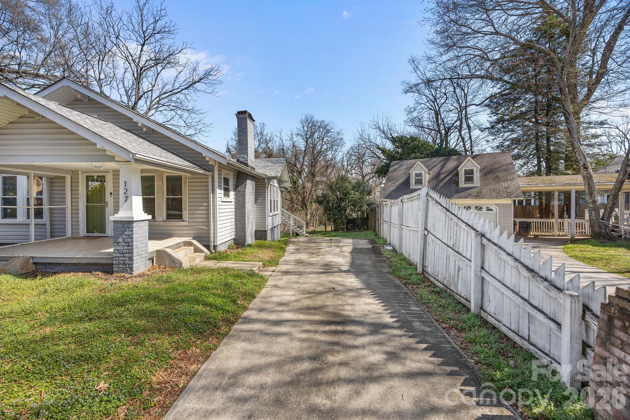 127 S Patterson Street — Statesville