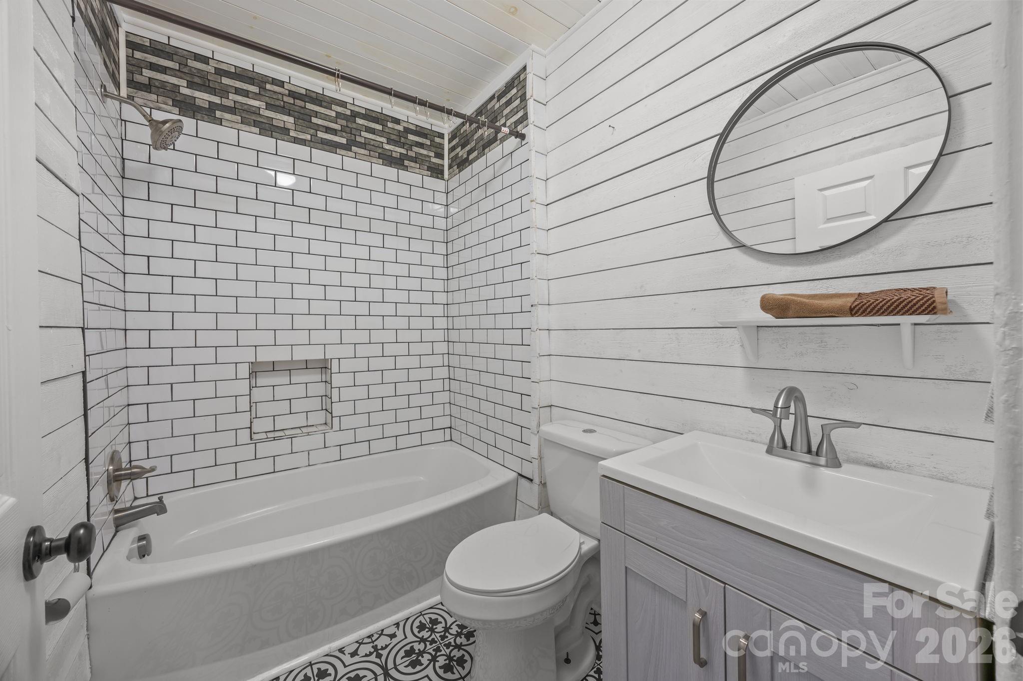 127 S Patterson Street — Statesville