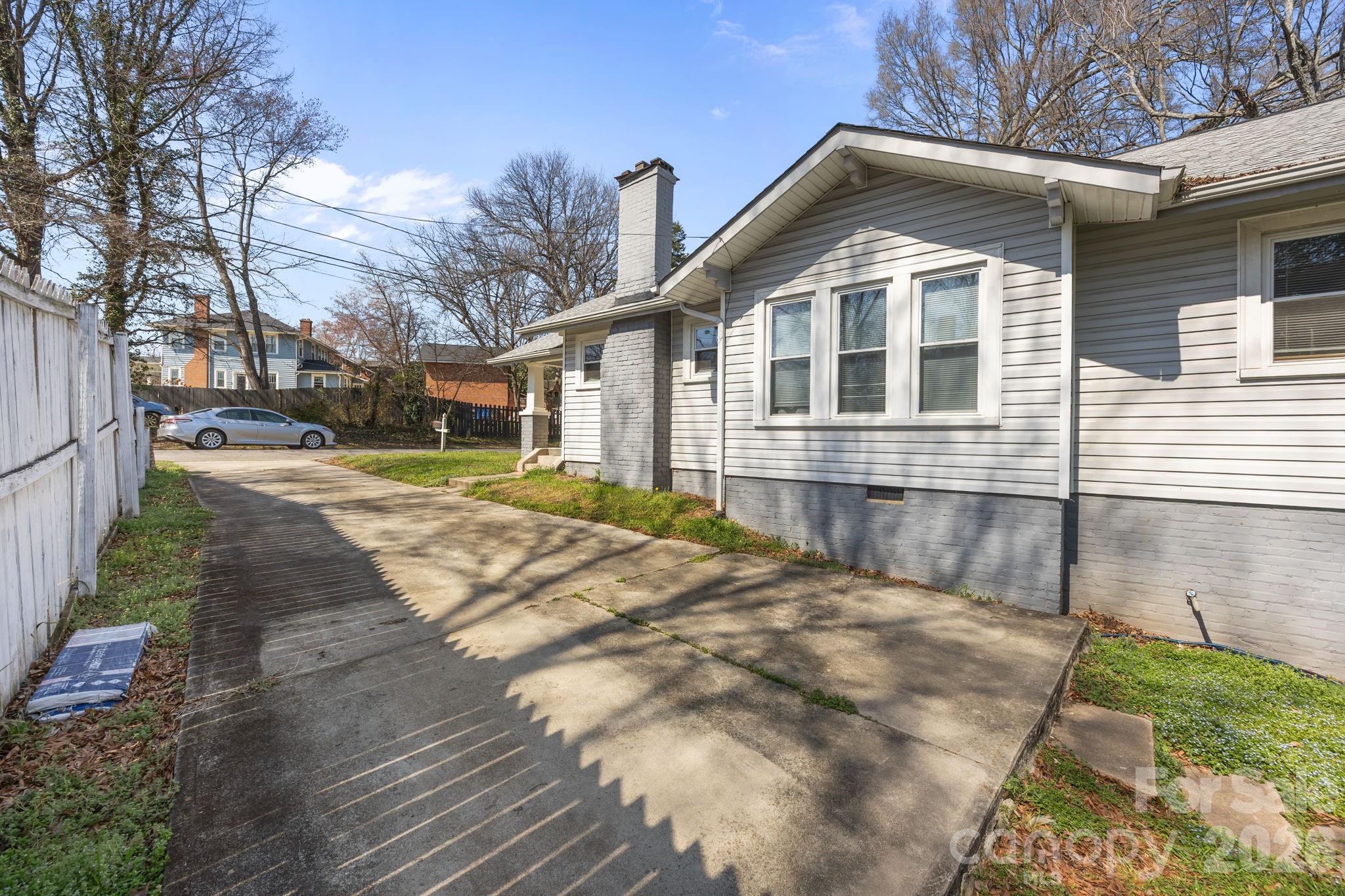 127 S Patterson Street — Statesville