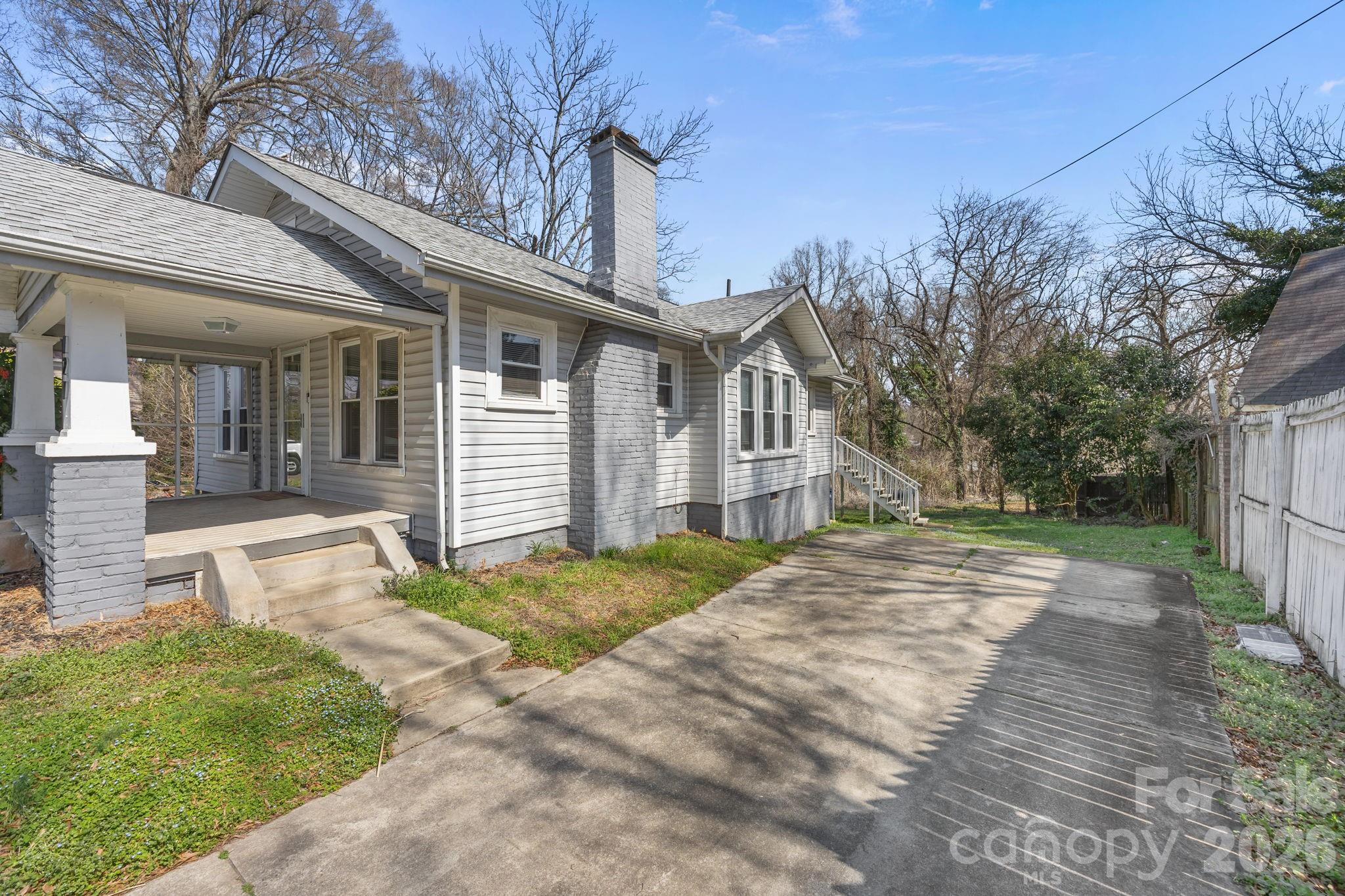 127 S Patterson Street — Statesville