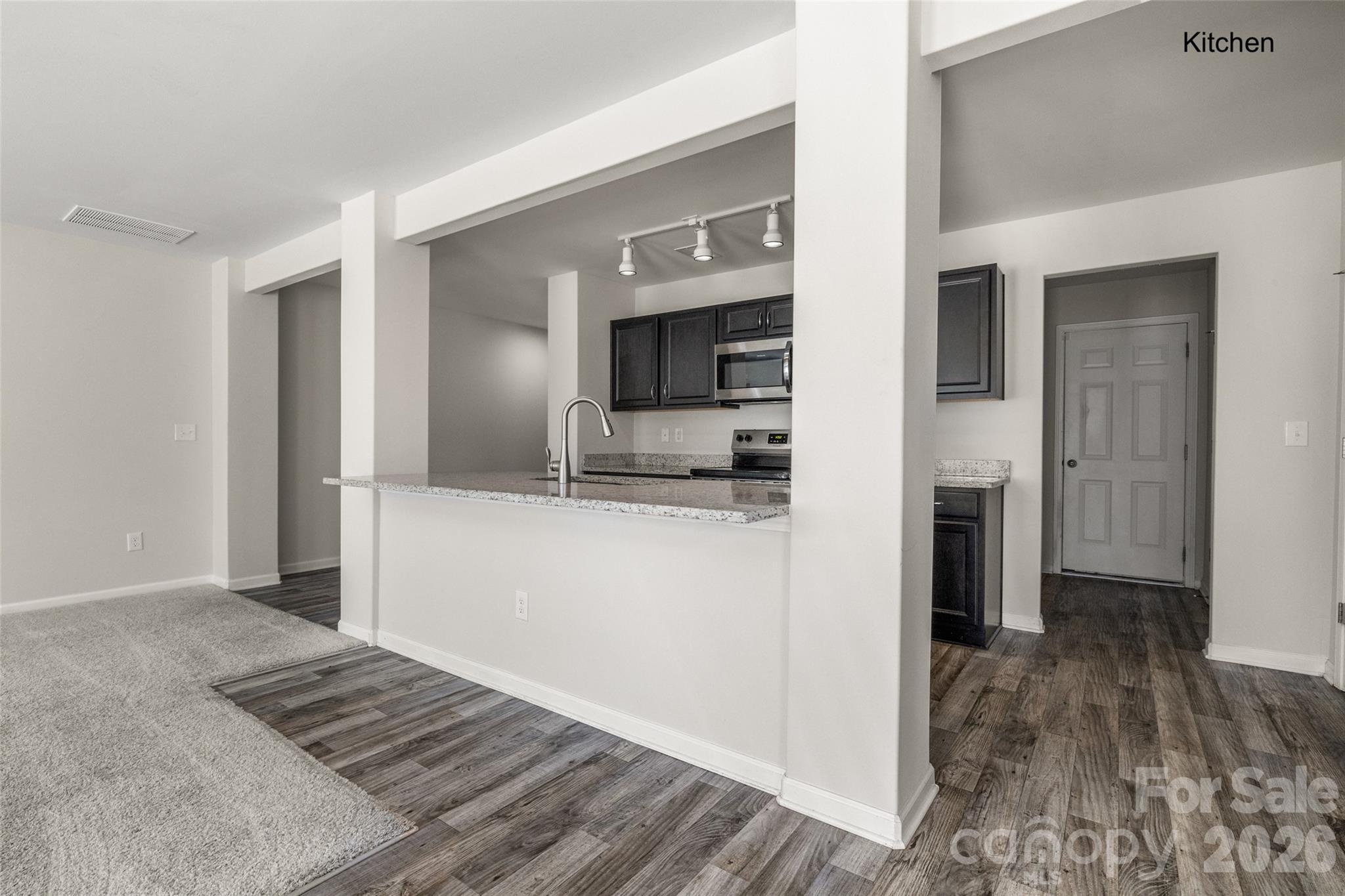 463 W Barr Street — Lancaster