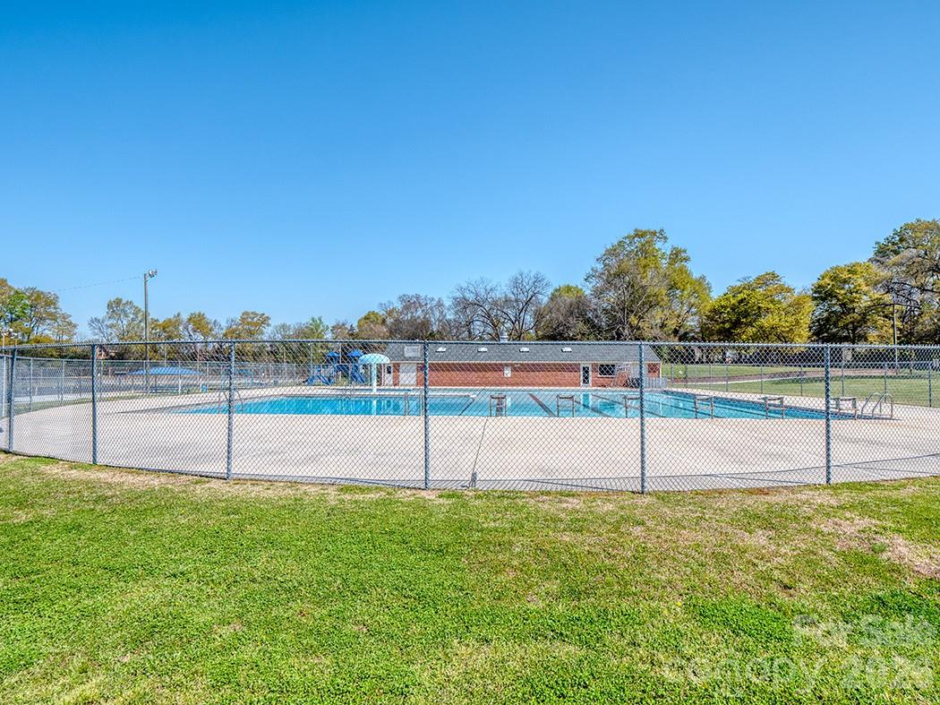 463 W Barr Street — Lancaster