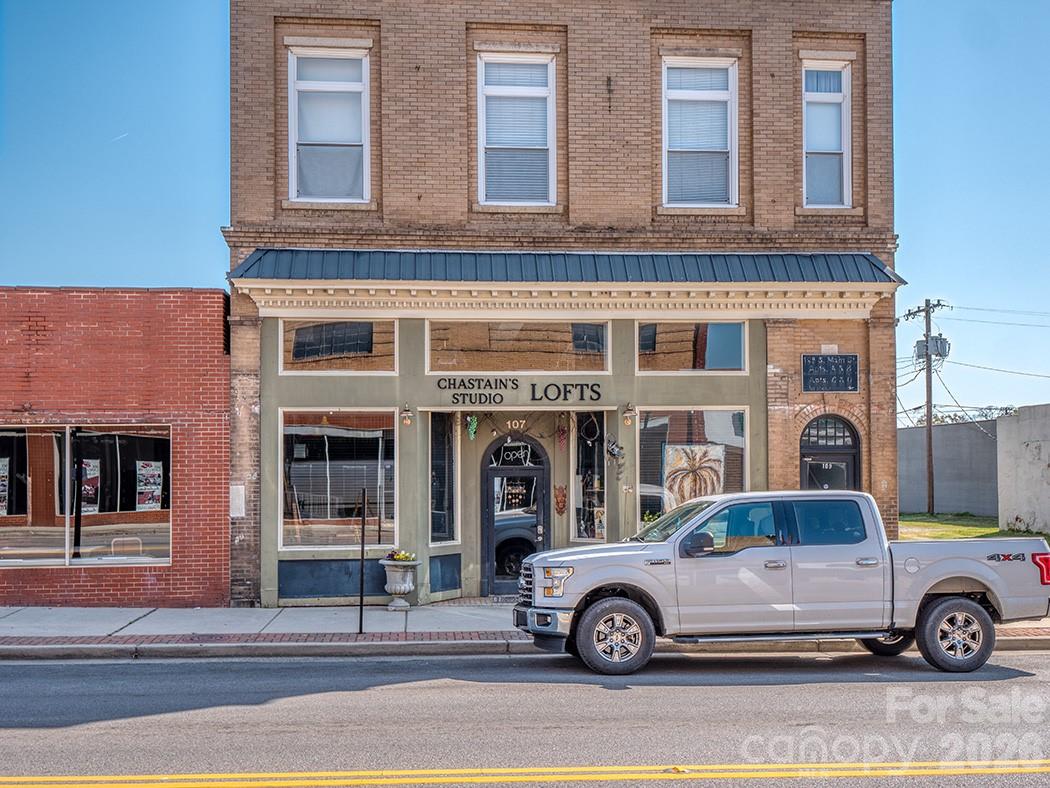 463 W Barr Street — Lancaster